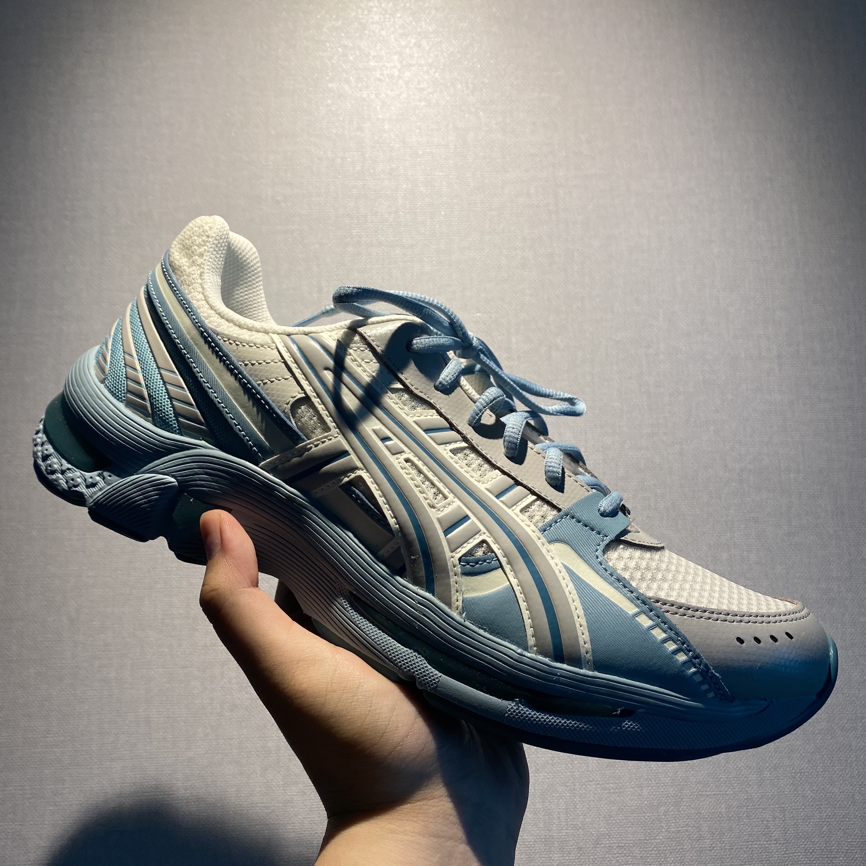 Asics Gel-Kyrios Cream Oyster Grey 착용 스타일