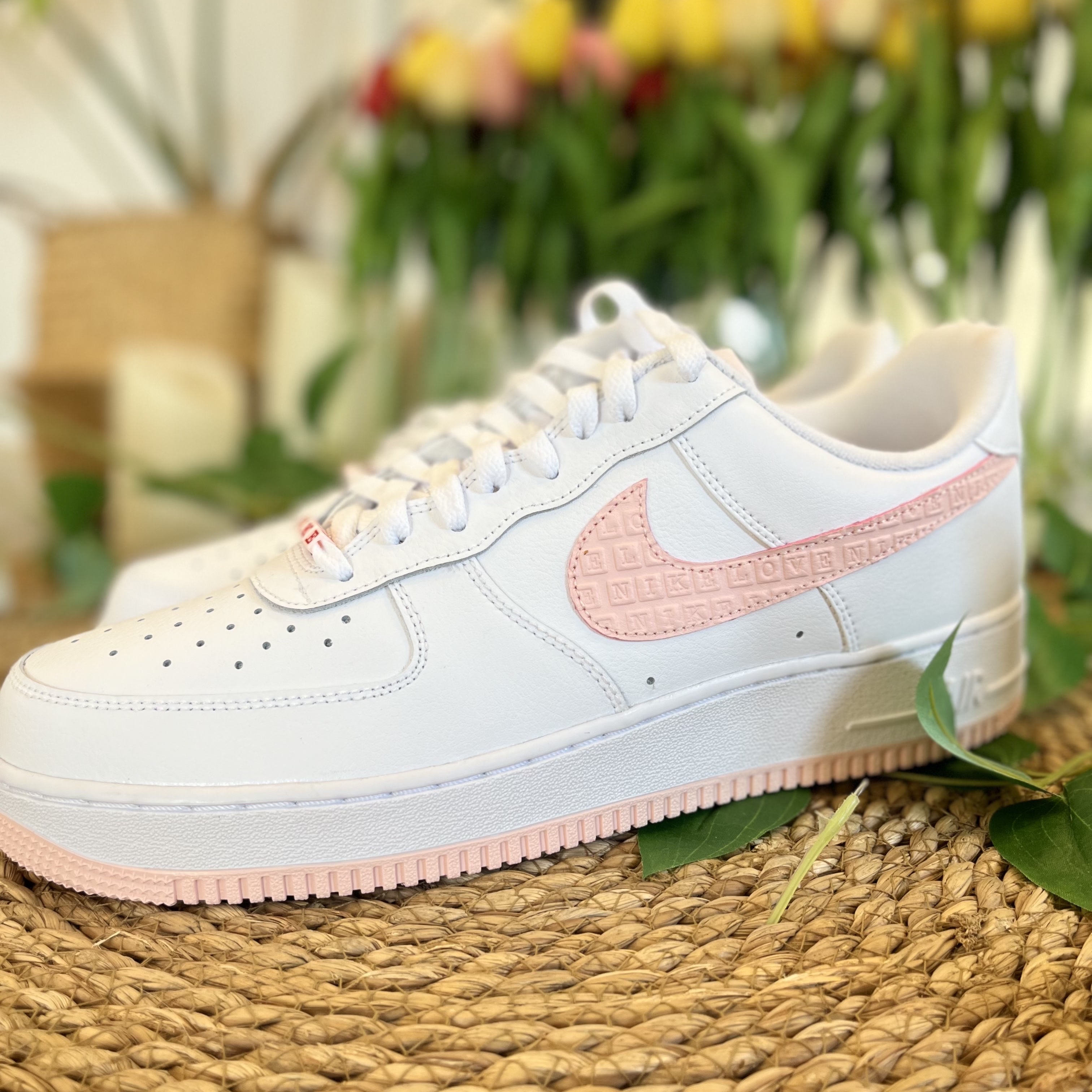 Nike Air Force 1 '07 Valentine's Day 2022 착용 스타일 - 3