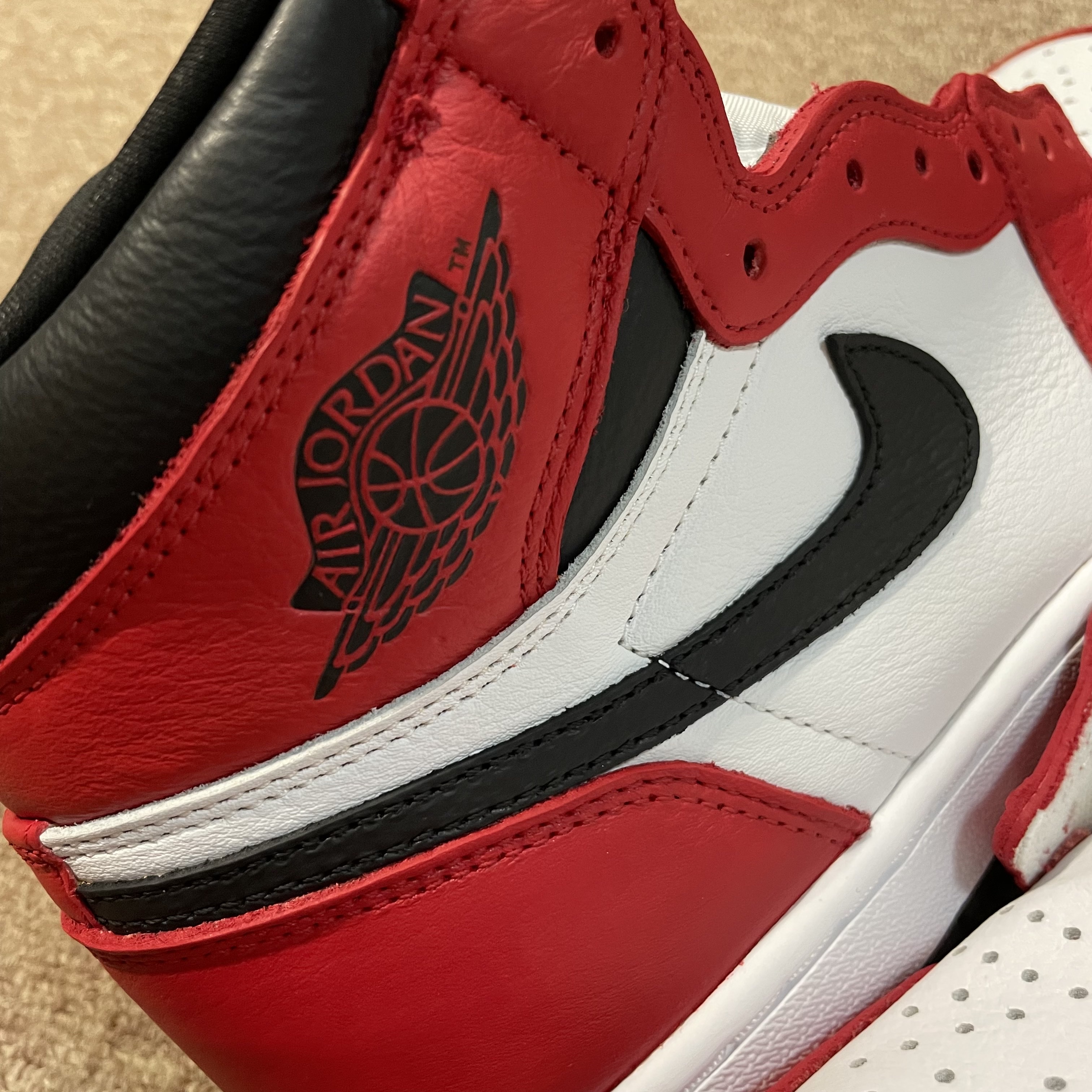Jordan 1 Retro High OG Light Fusion Red 착용 스타일 - 3