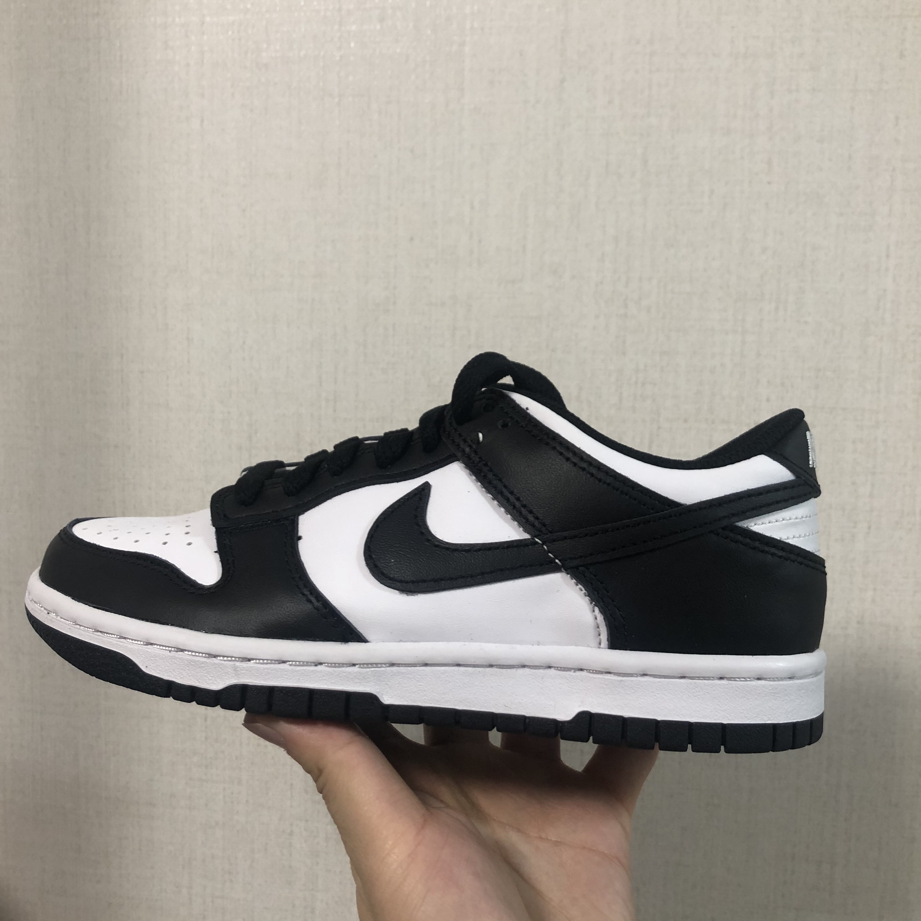 (GS) Nike Dunk Low Black 착용 스타일