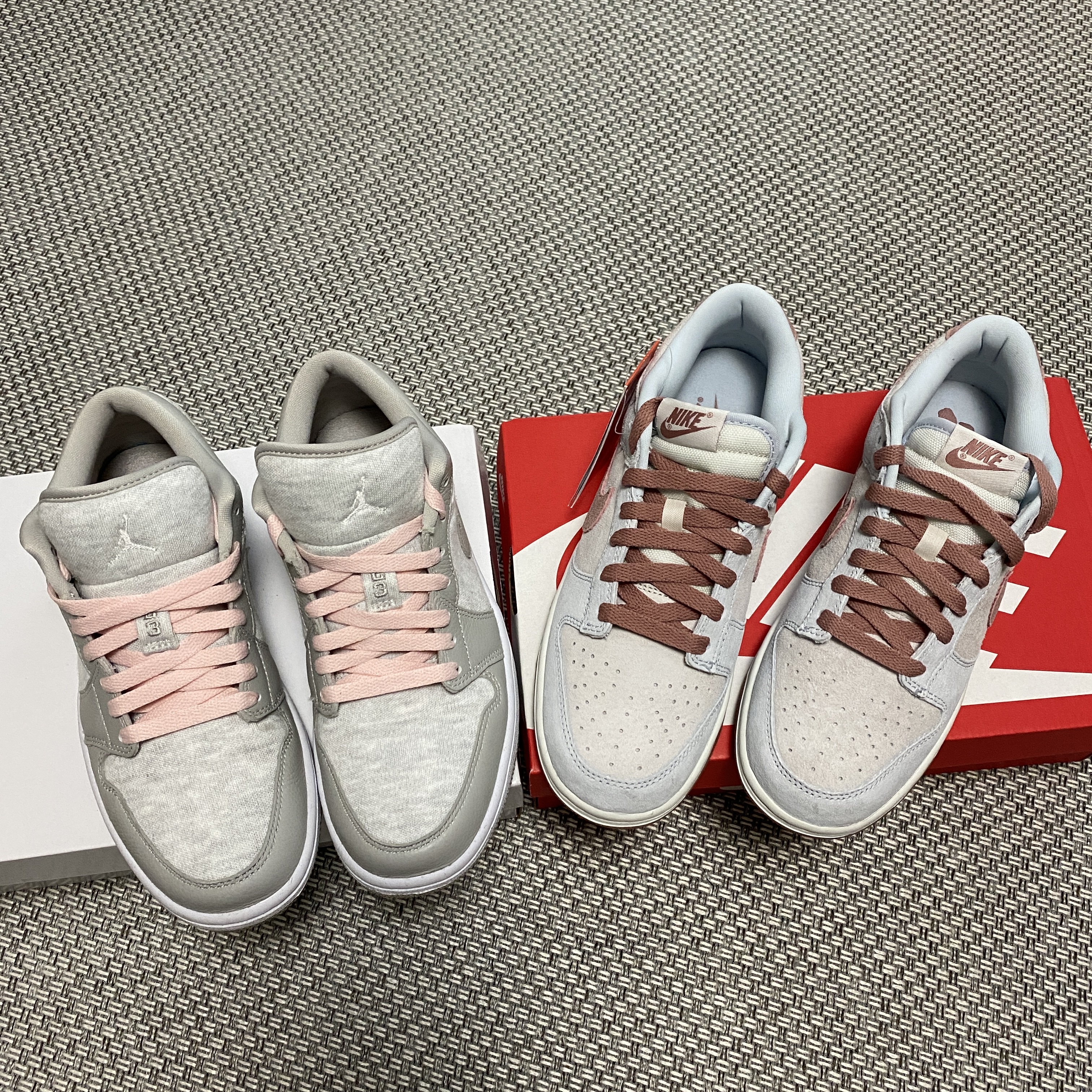 Jordan 1 Mid College Grey, (W) Jordan 1 Low SE Light Iron Ore Atmosphere 착용 스타일 - 2