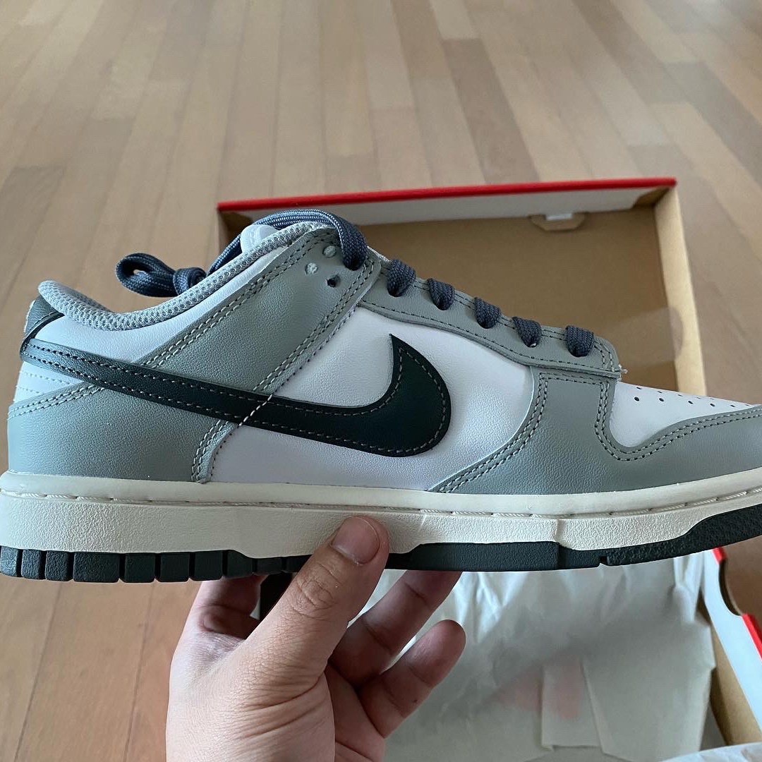 (W) Nike Dunk Low Light Smoke Grey 착용 스타일 - 1
