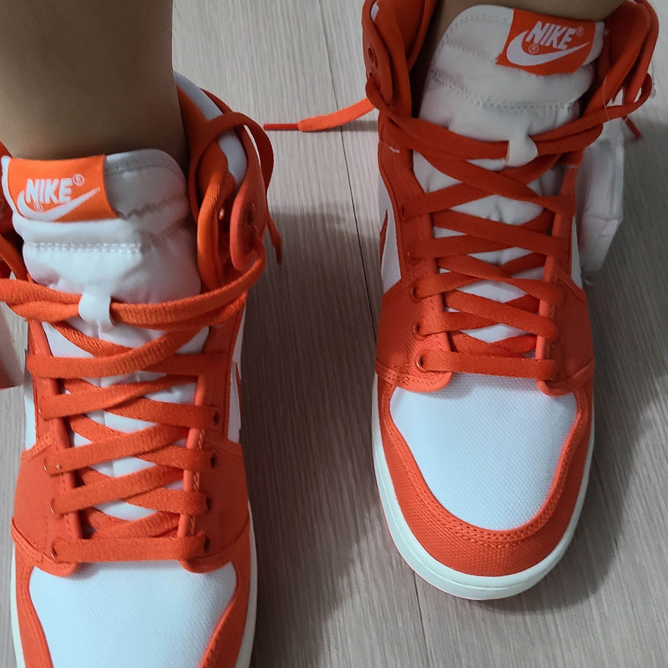 Jordan 1 KO Rush Orange 착용 스타일 - 1