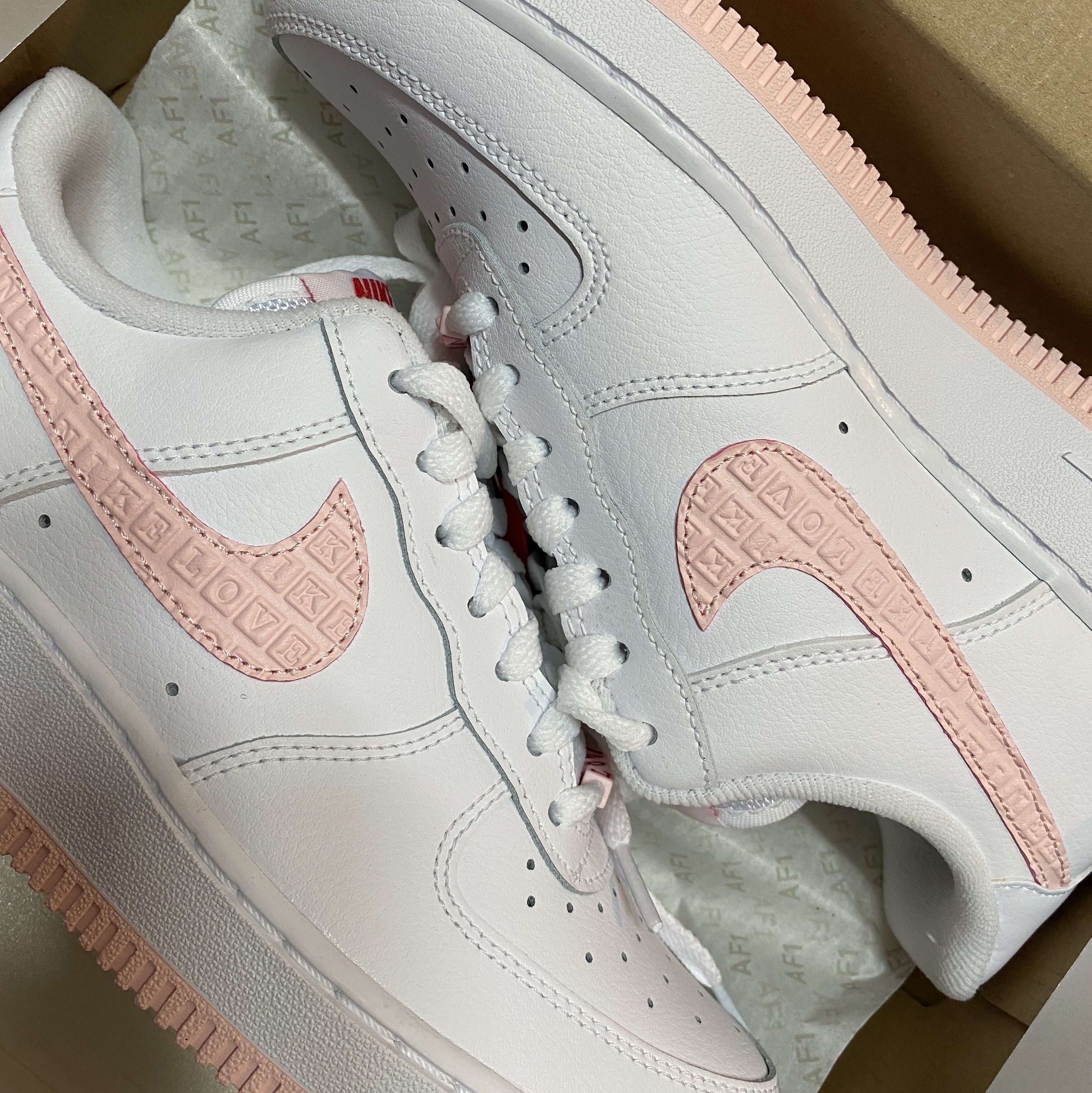 (W) Nike Air Force 1 '07 Valentine Day 2022 착용 스타일