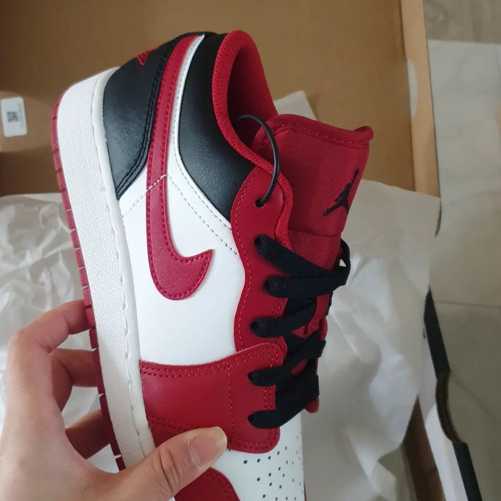 (GS) Jordan 1 Low White Gym Red Black 착용 스타일 - 4