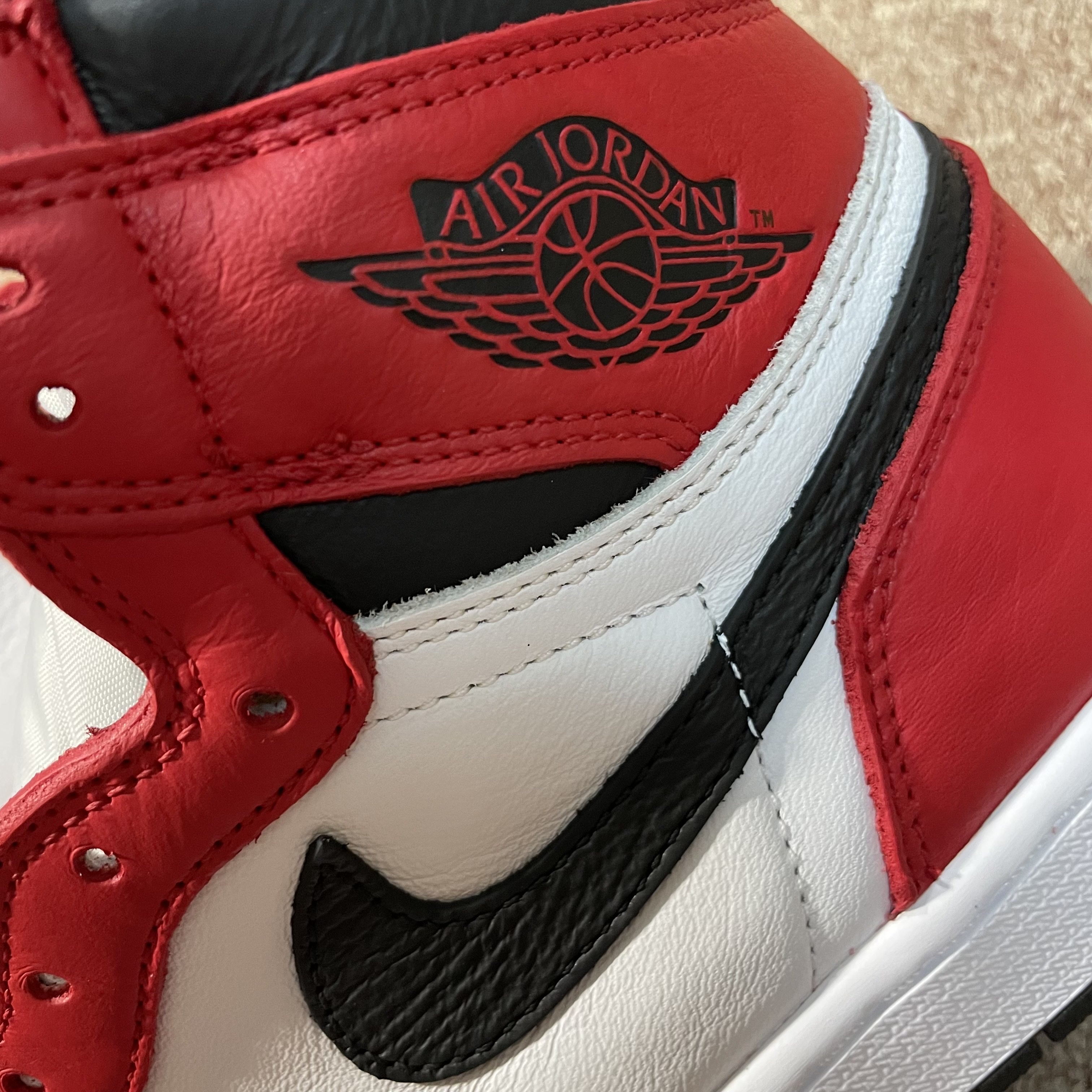 Jordan 1 Retro High OG Light Fusion Red 착용 스타일 - 2