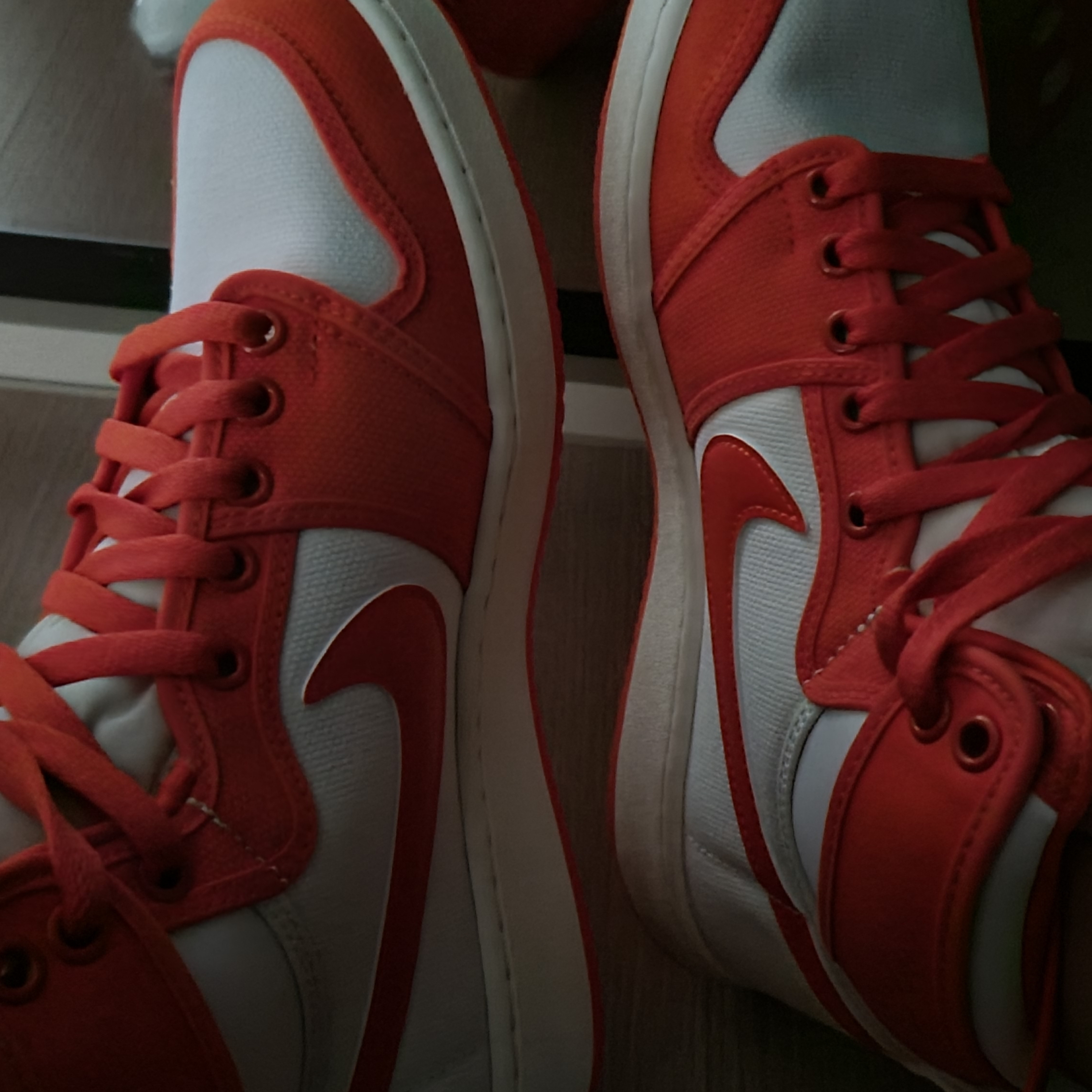 Jordan 1 KO Rush Orange 착용 스타일 - 3