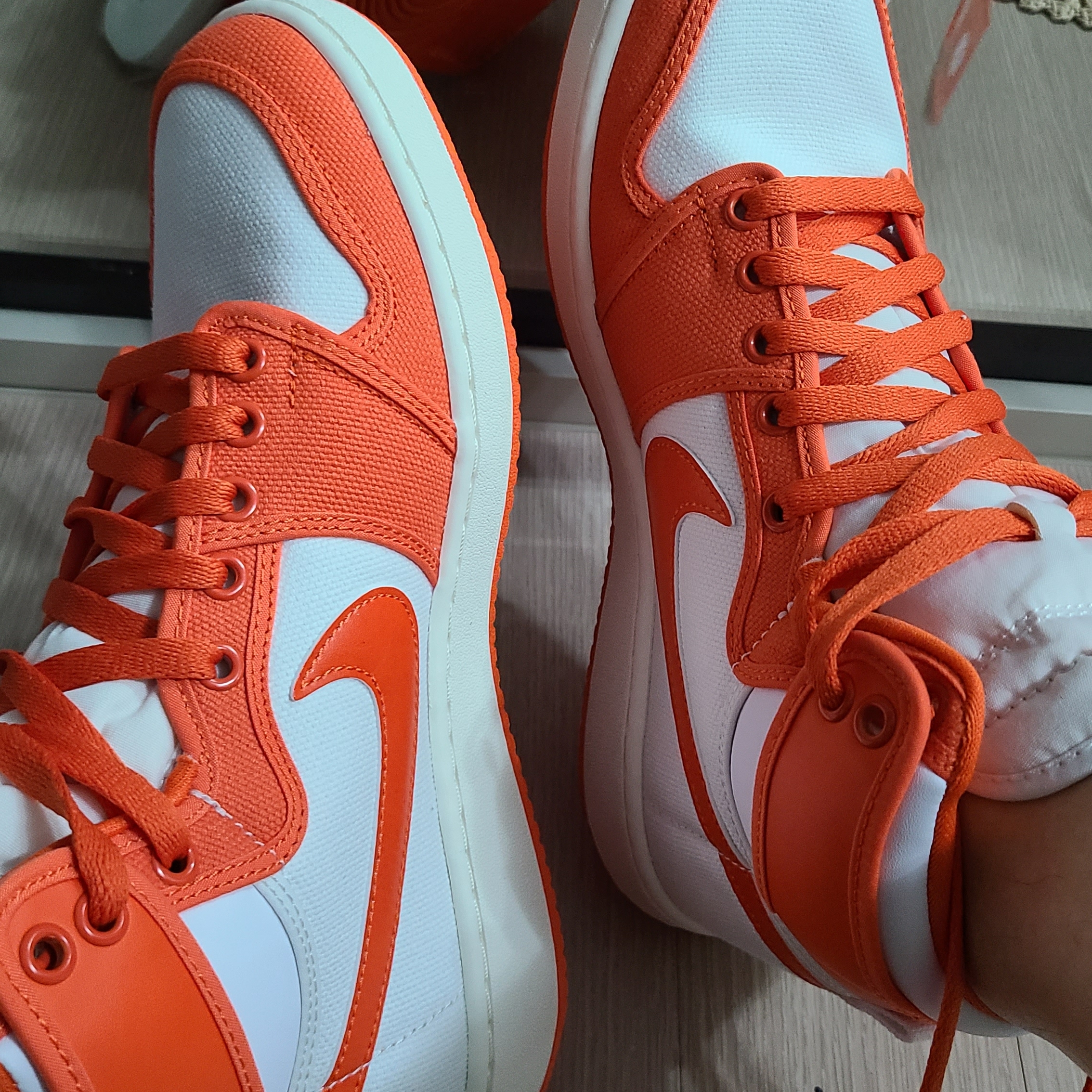 Jordan 1 KO Rush Orange 착용 스타일 - 2