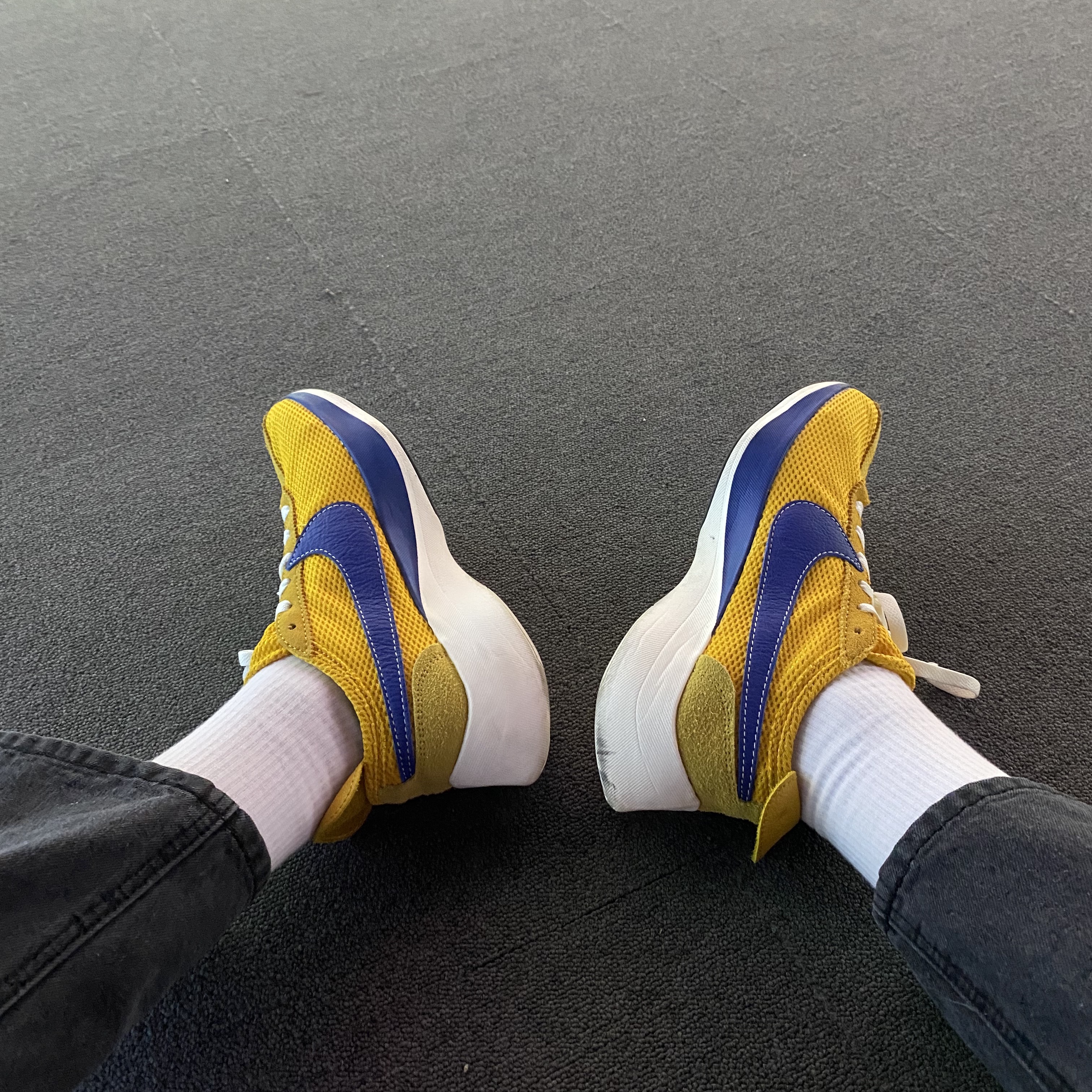 Nike Moon Racer Yellow Ochre Gym Blue 착용 스타일 - 1