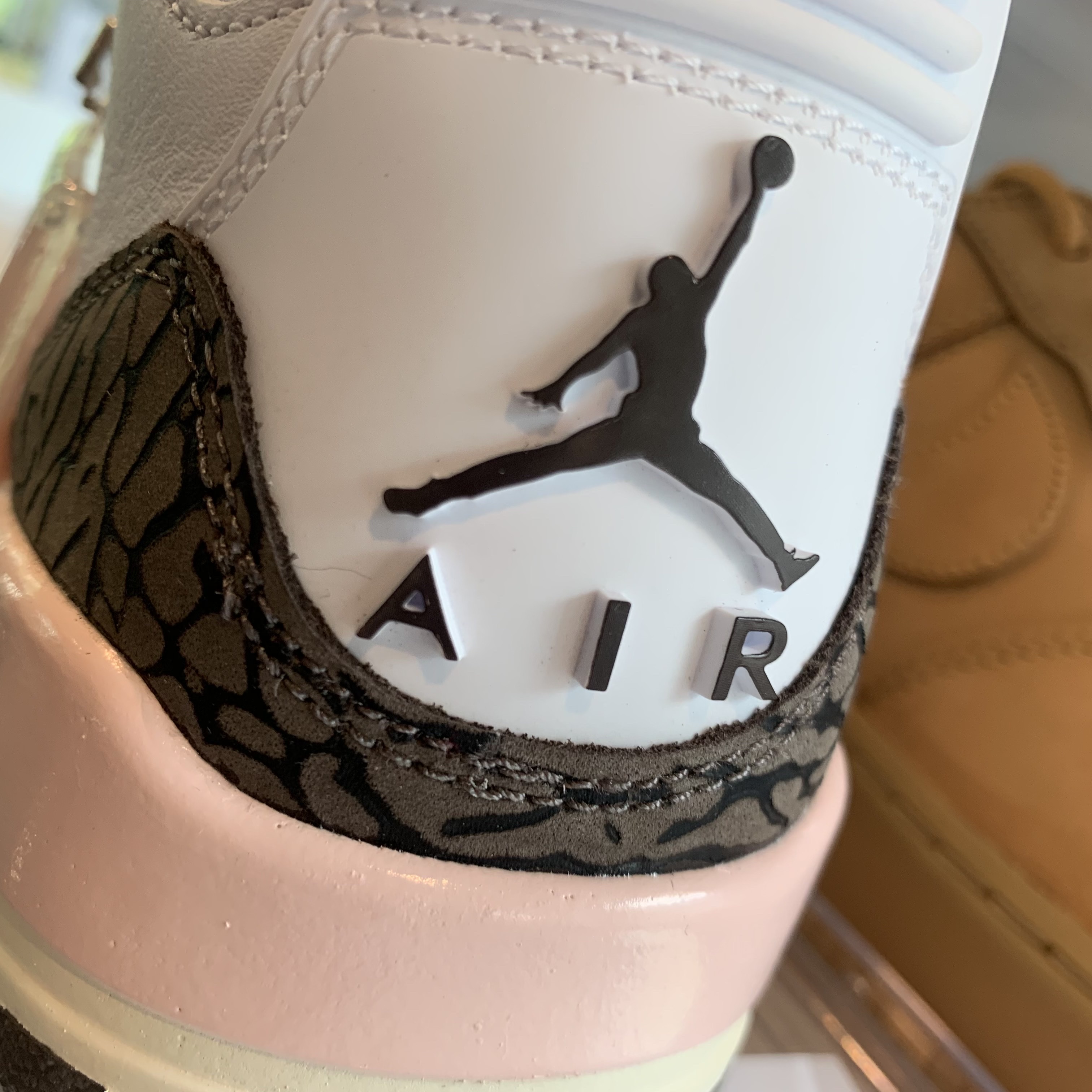 (W) Jordan 3 Retro Dark Mocha 착용 스타일 - 1
