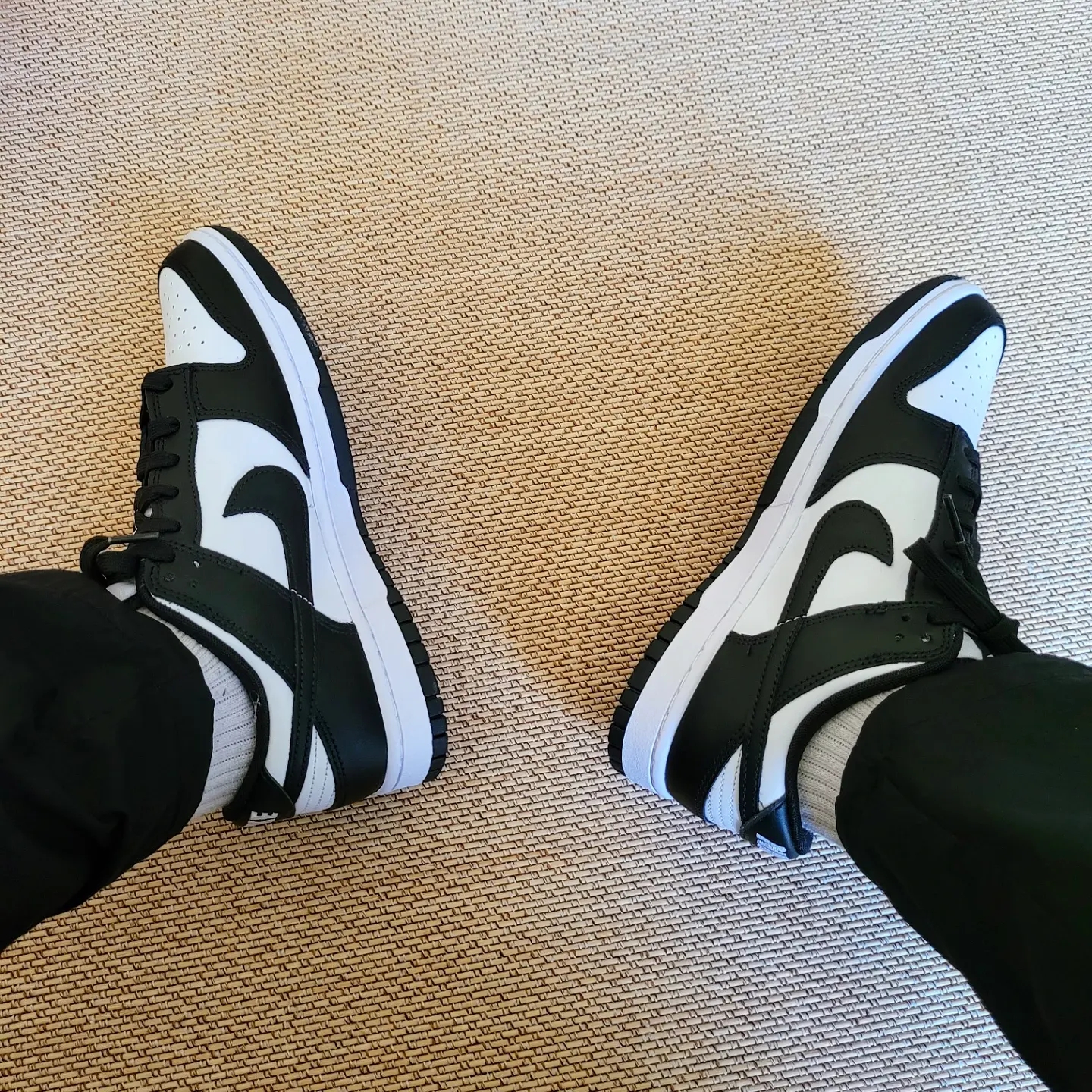 Nike Dunk Low Retro Black 착용 스타일 - 1