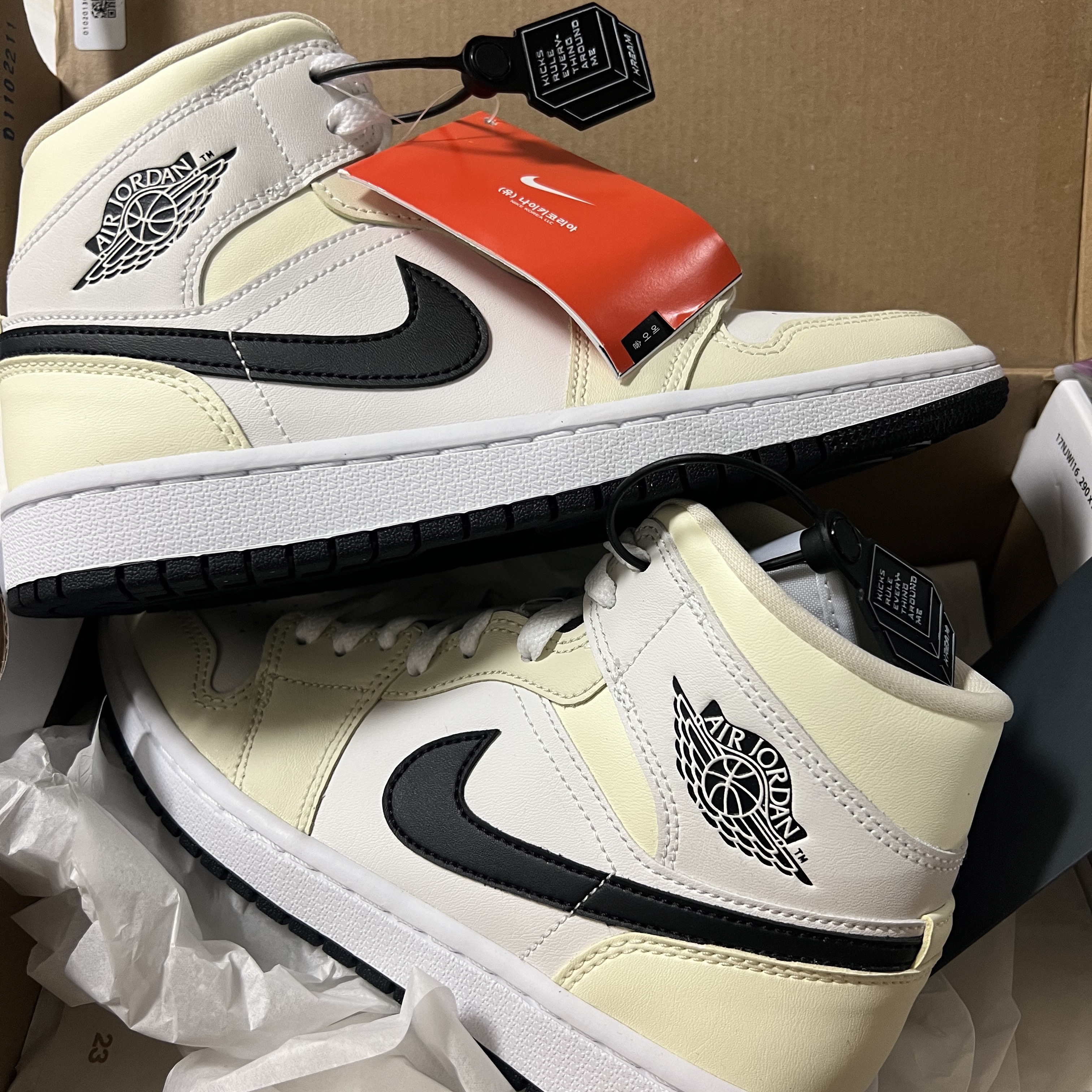 (W) Jordan 1 Mid Coconut Milk 착용 스타일 - 1