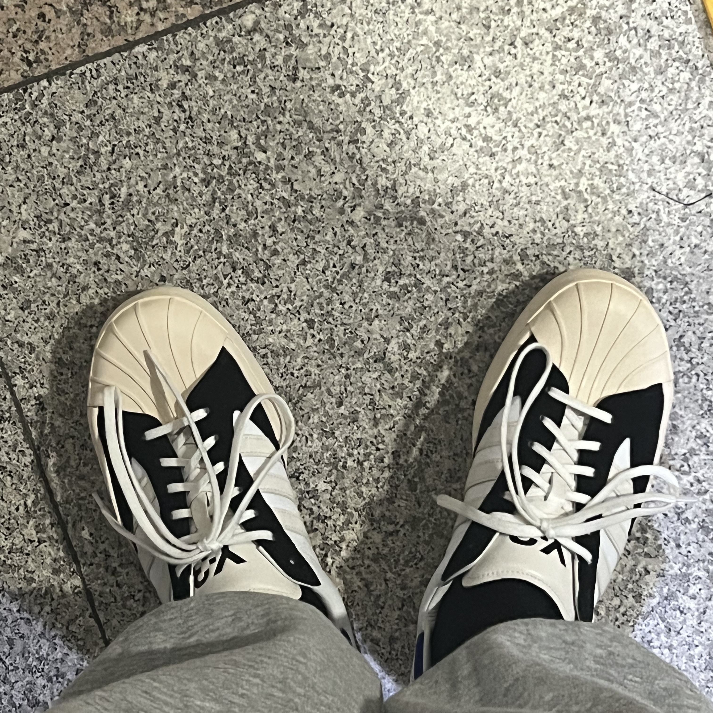 Y-3 Yohji Star Cloud White Bold Blue 착용 스타일