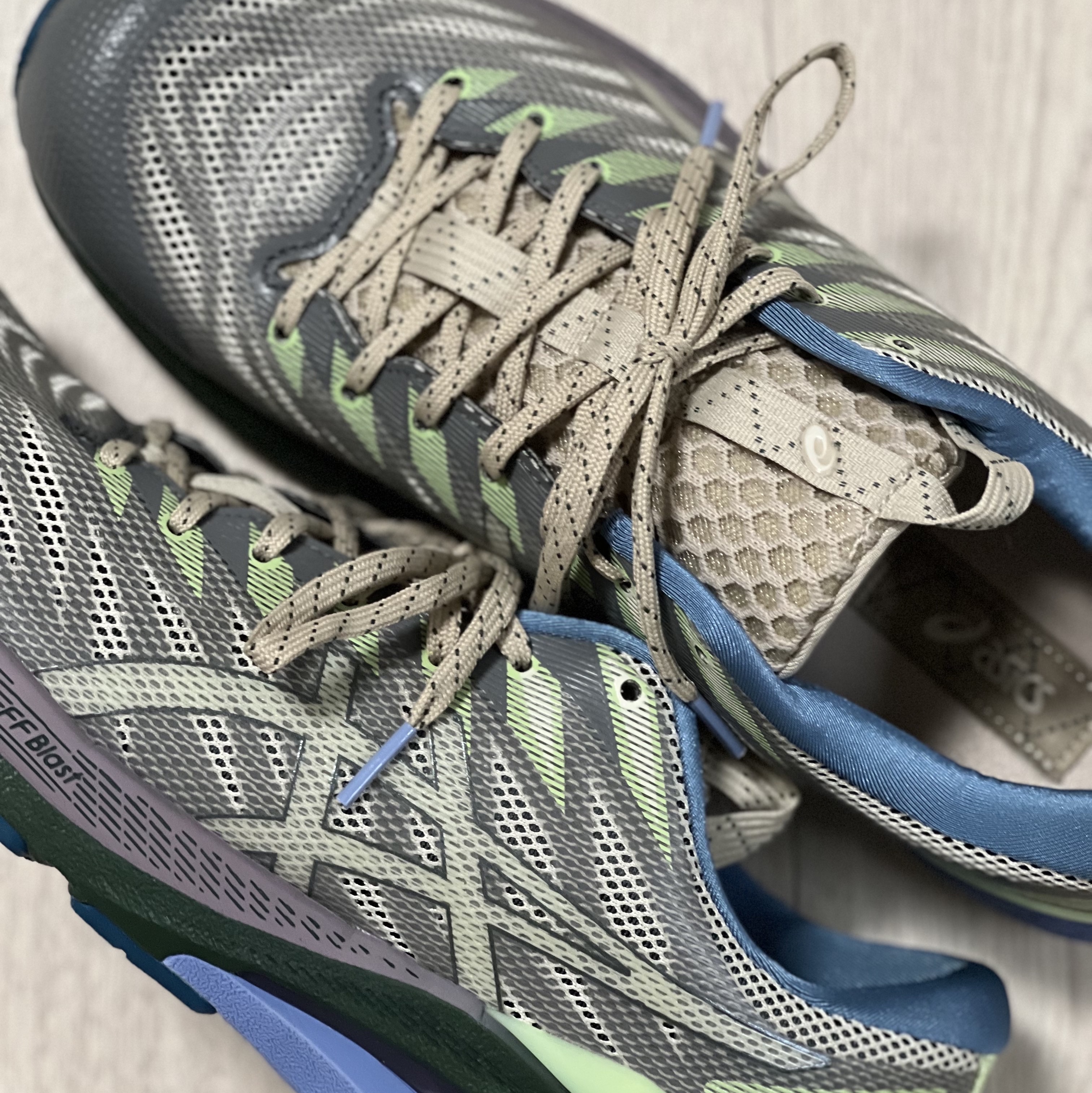(W) Asics FN3-S Gel-Kayano 28 Gargoyle Fog 착용 스타일 - 5