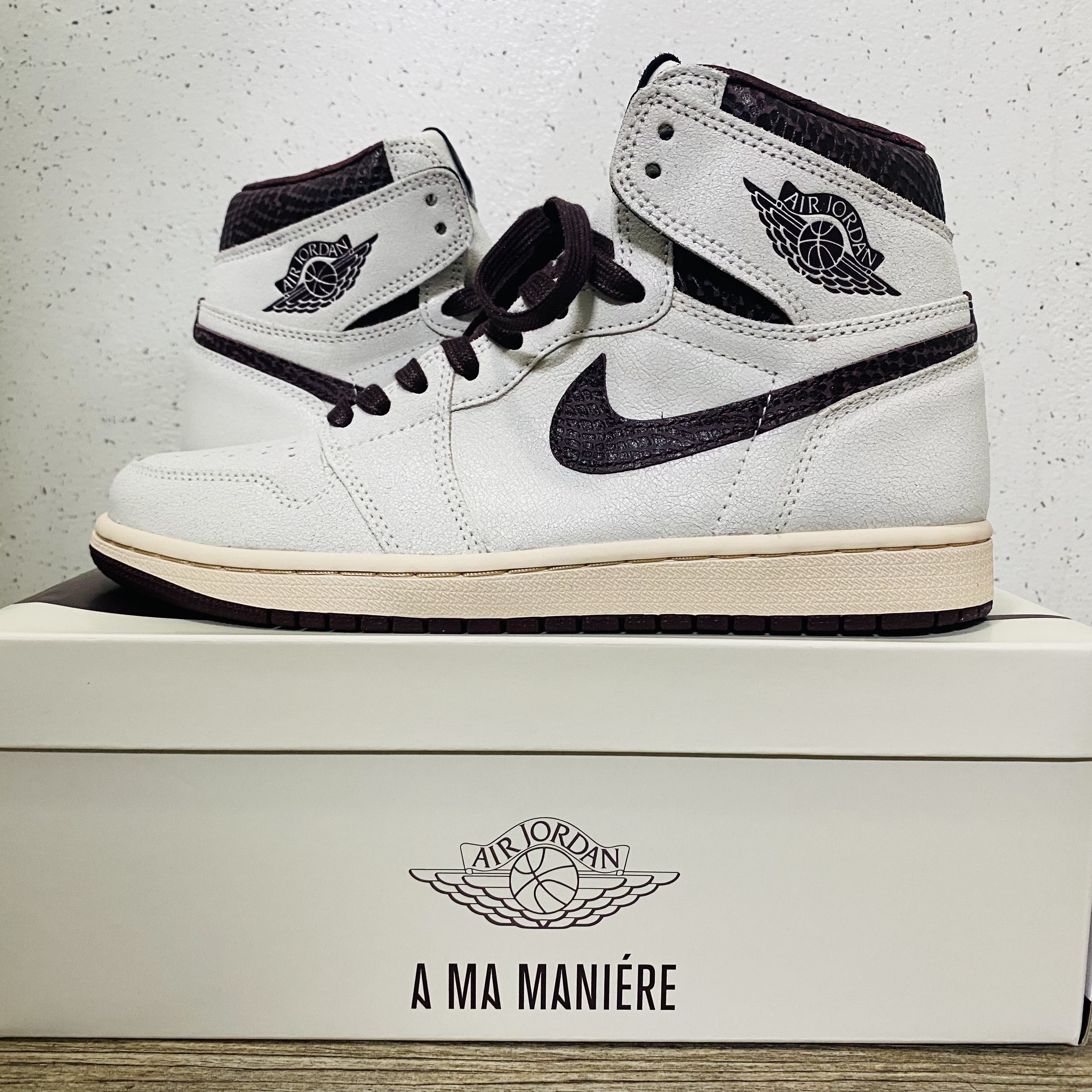 Jordan 1 x A Ma Maniere Retro High OG SP Sail and Burgundy 착용 스타일 - 2