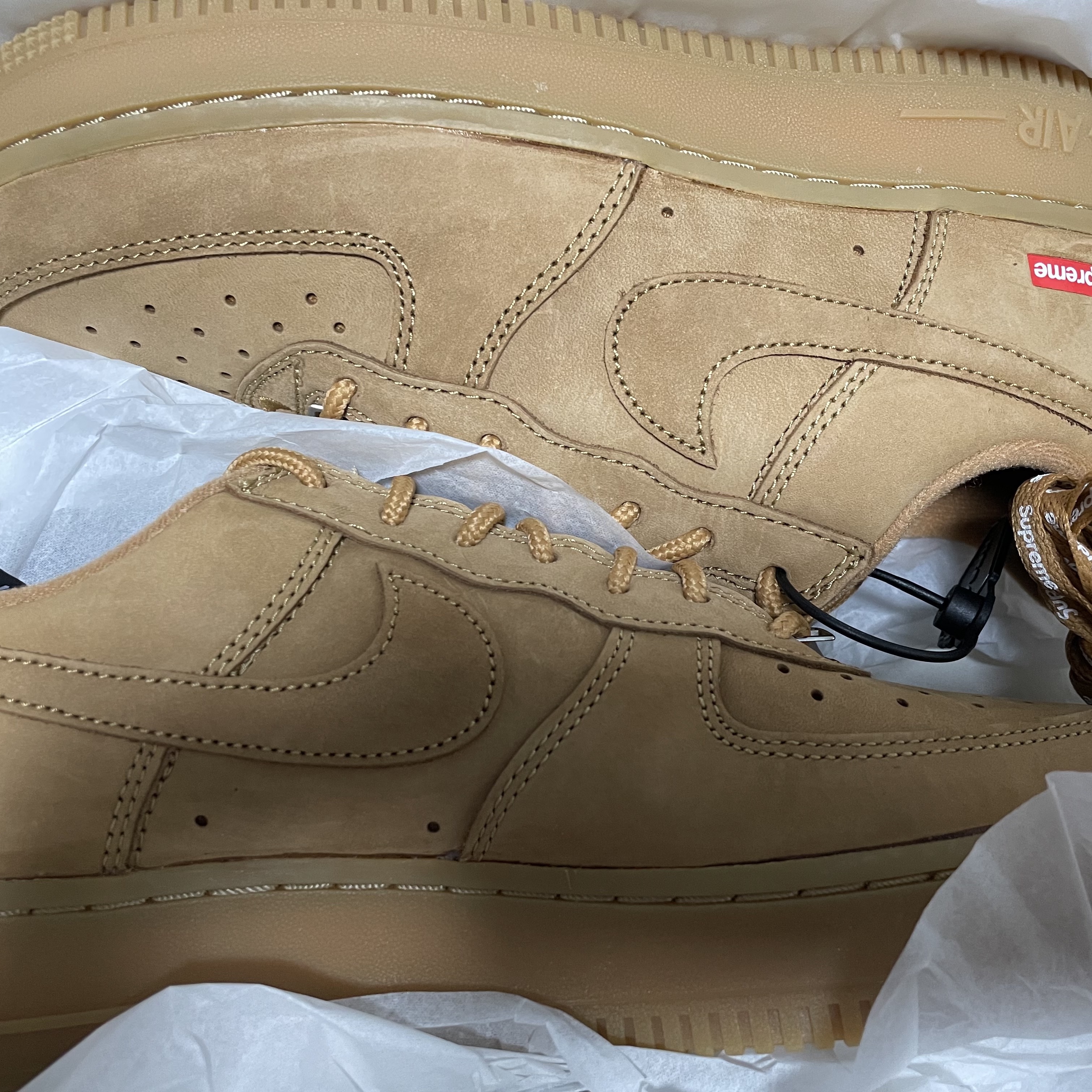 Nike x Supreme Air Force 1 Low Flax 착용 스타일 - 1