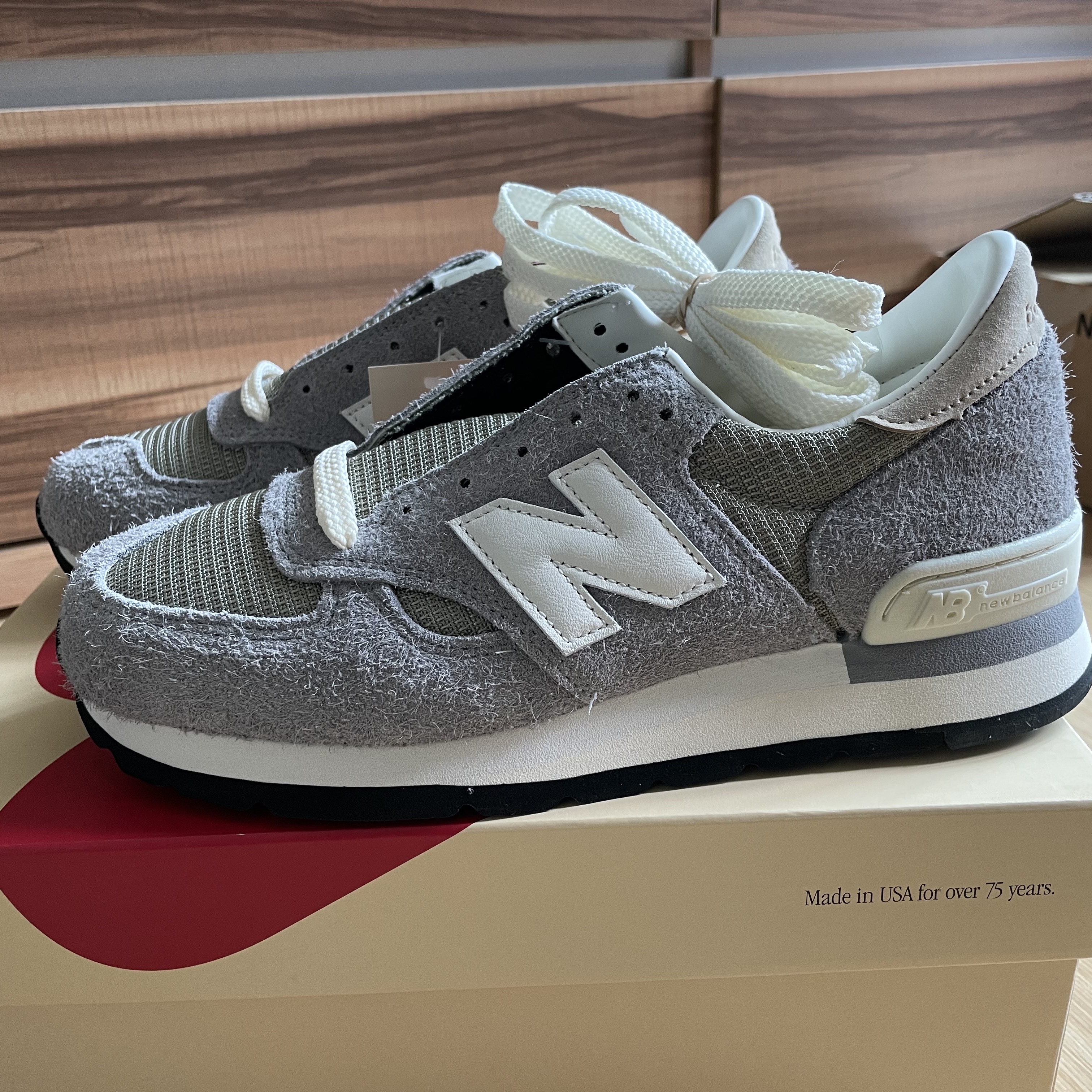 New Balance 990v1 Made in USA Marblehead Incense 착용 스타일 - 1