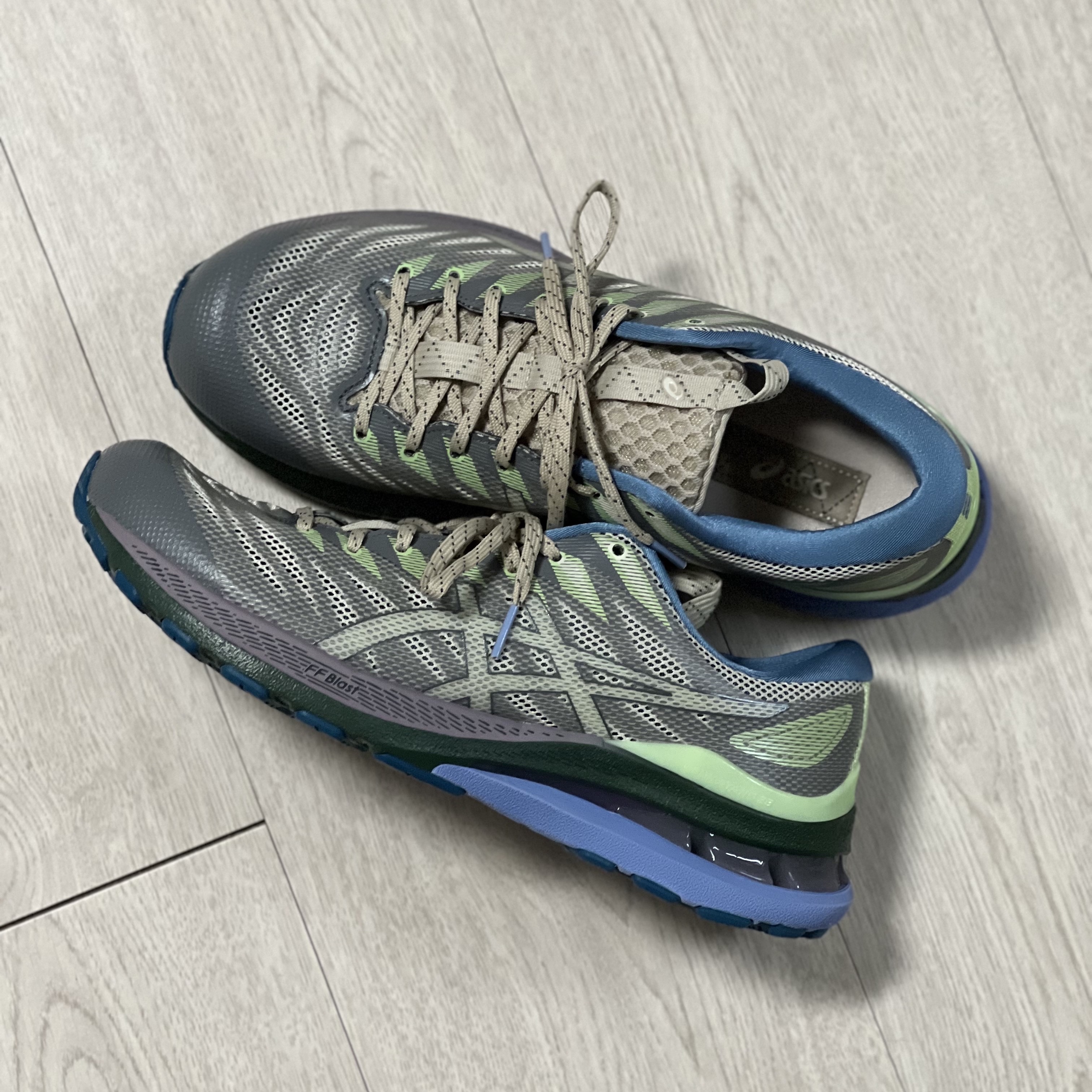 (W) Asics FN3-S Gel-Kayano 28 Gargoyle Fog 착용 스타일 - 4