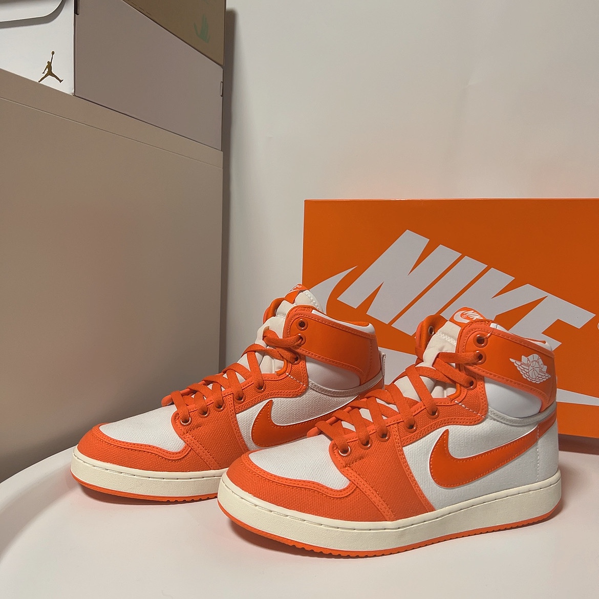 Jordan 1 KO Rush Orange 착용 스타일