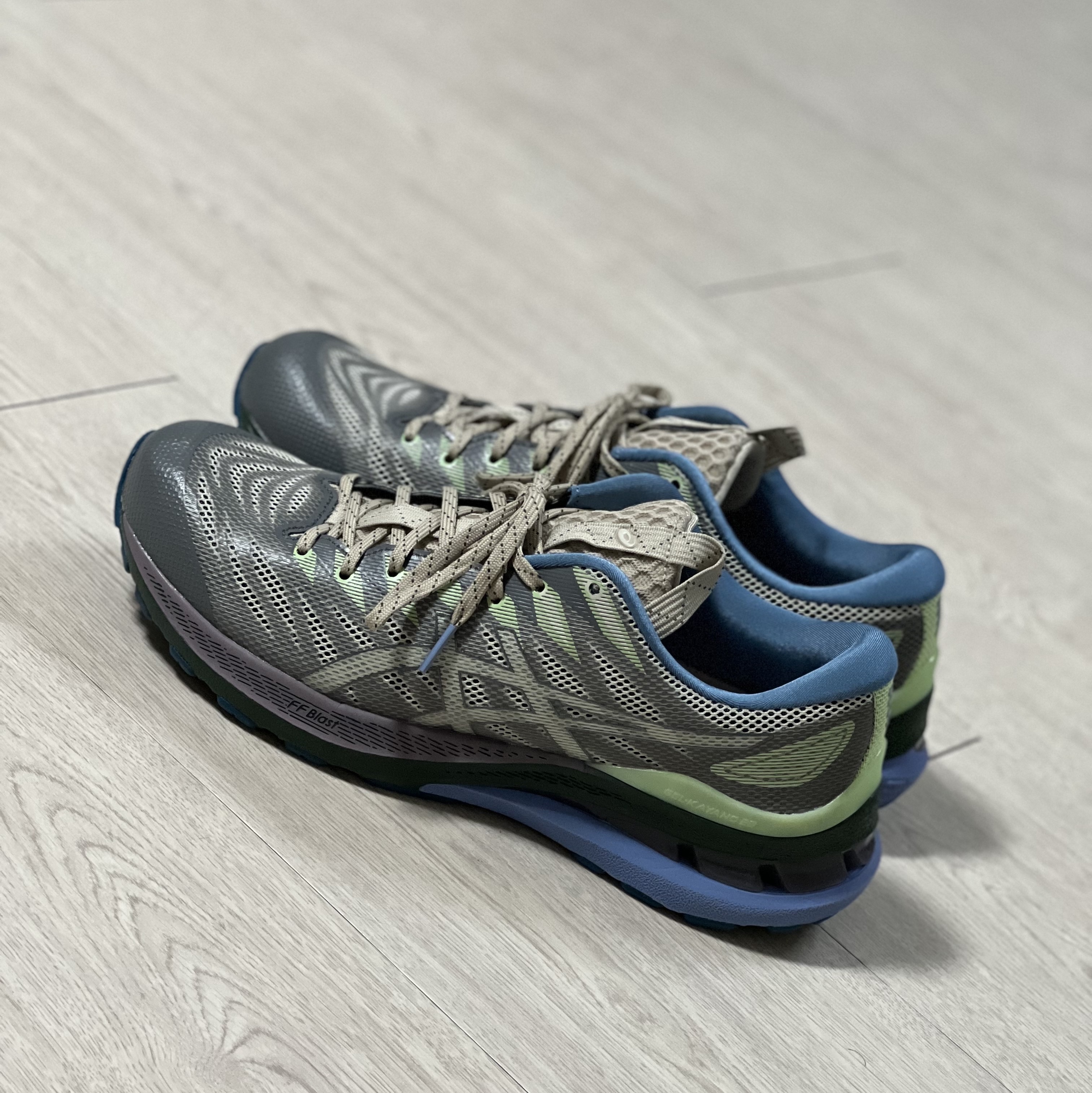 (W) Asics FN3-S Gel-Kayano 28 Gargoyle Fog 착용 스타일 - 2