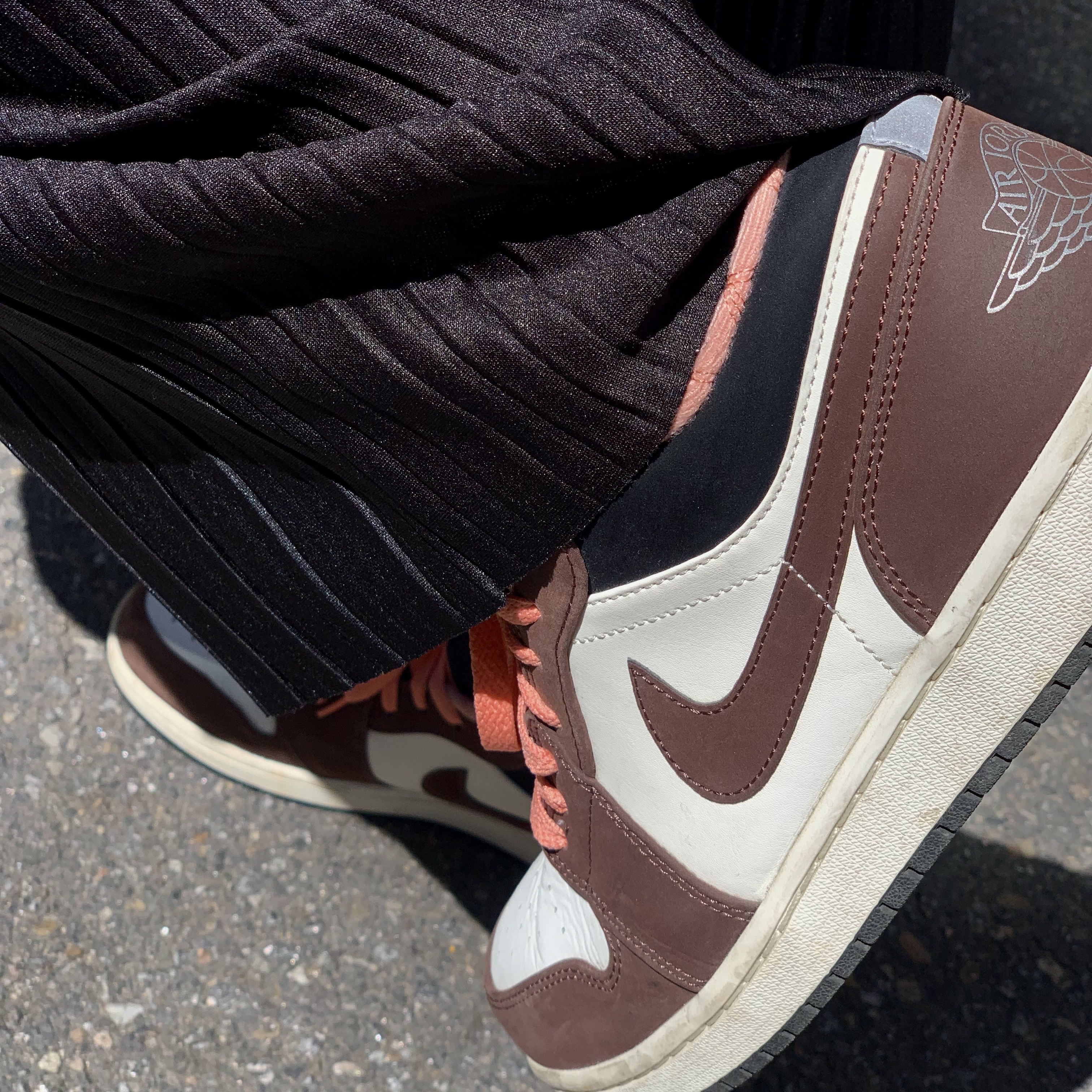 Jordan 1 Low SE Chocolate Bliss 착용 스타일 - 1