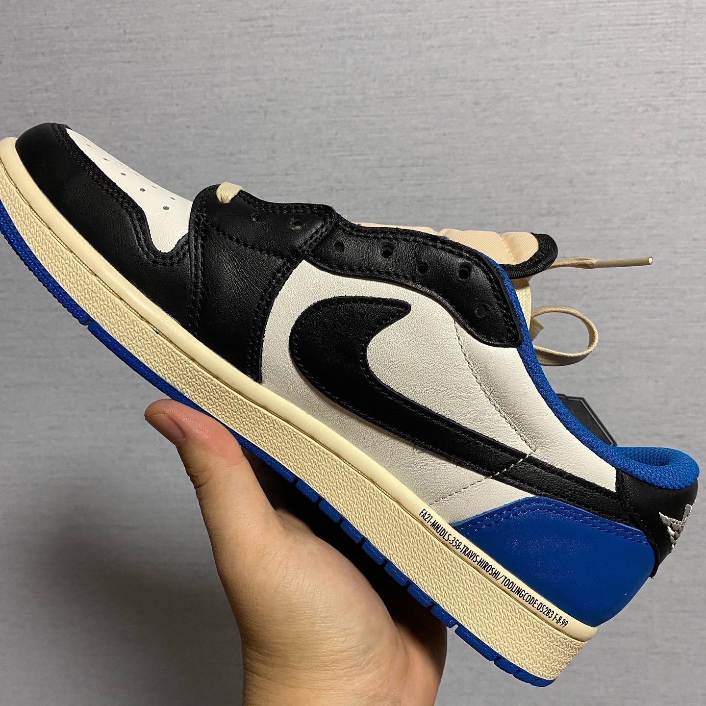 Jordan 1 x Travis Scott x Fragment Retro Low OG SP Military Blue 착용 스타일 - 1