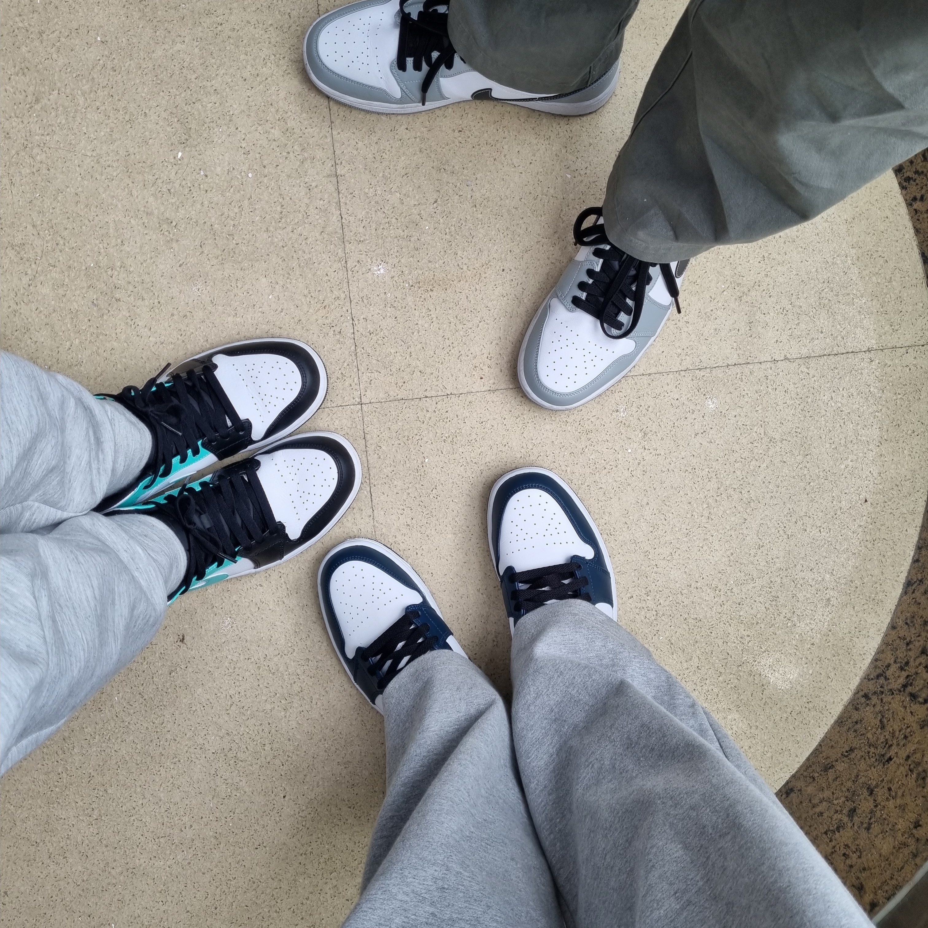 Jordan 1 Mid Tropical Twist, Jordan 1 Mid Dark Teal 착용 스타일 - 3