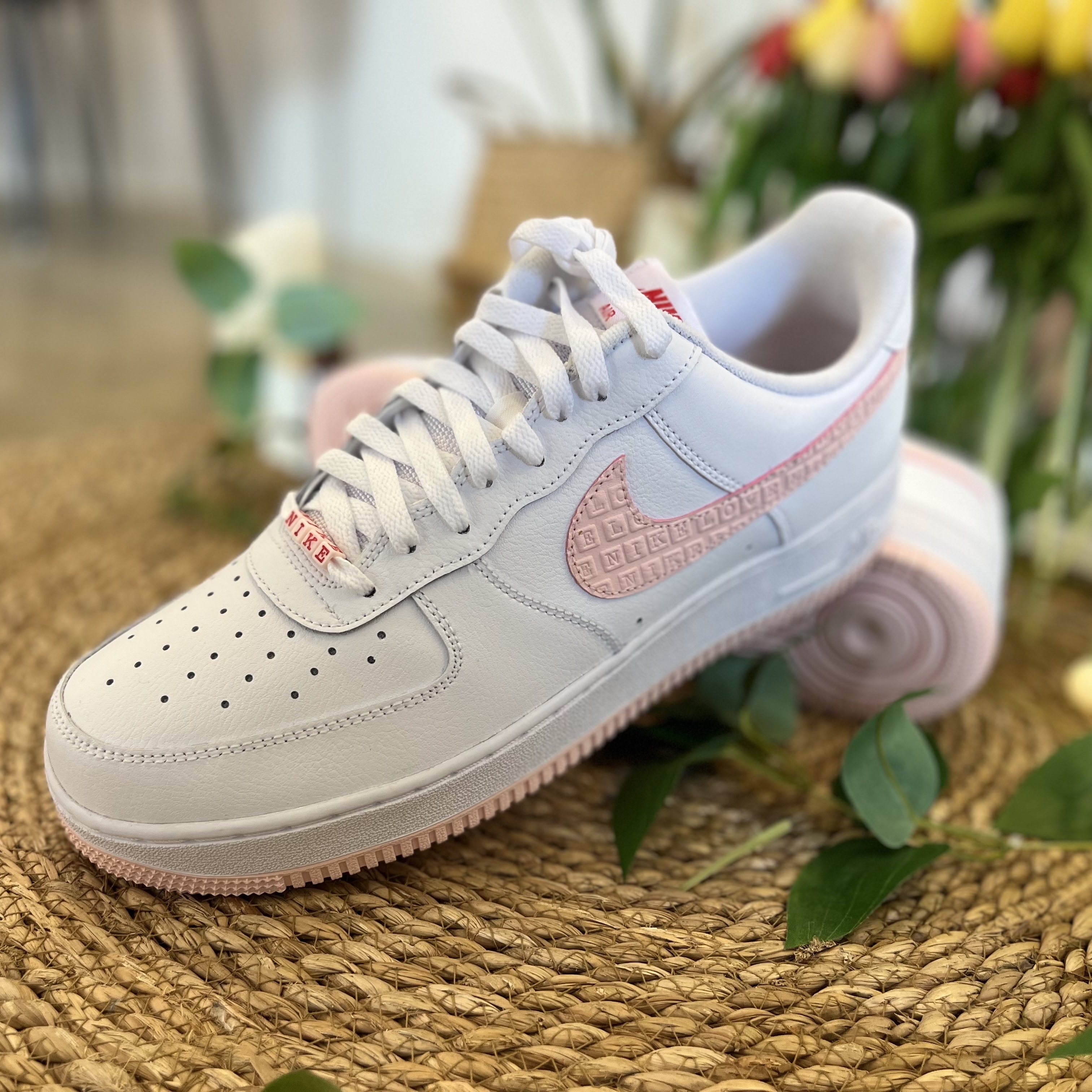 Nike Air Force 1 '07 Valentine's Day 2022 착용 스타일 - 2