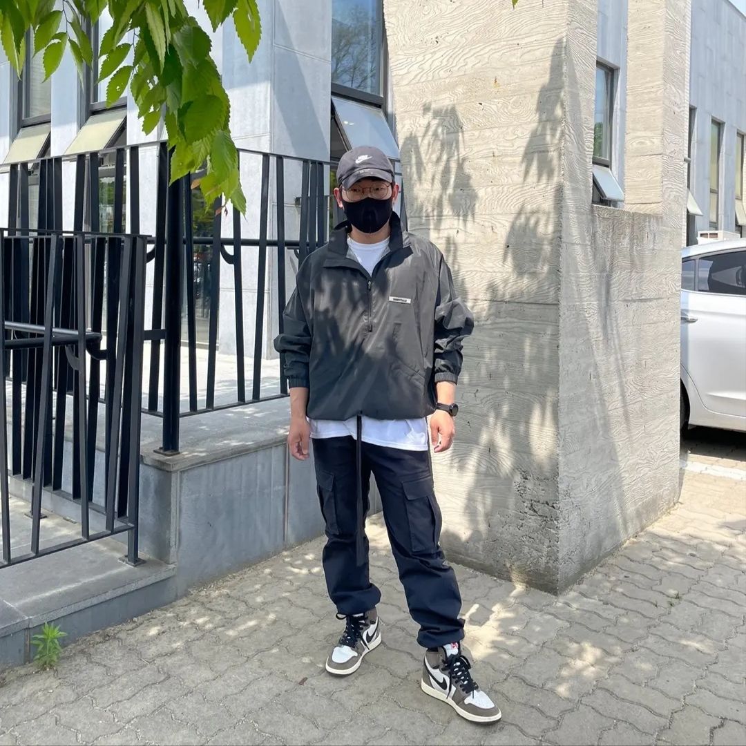 Jordan 1 x Travis Scott Retro High OG SP Mocha, Essentials Track Jacket Black Reflective - 20FW 착용 스타일 - 1