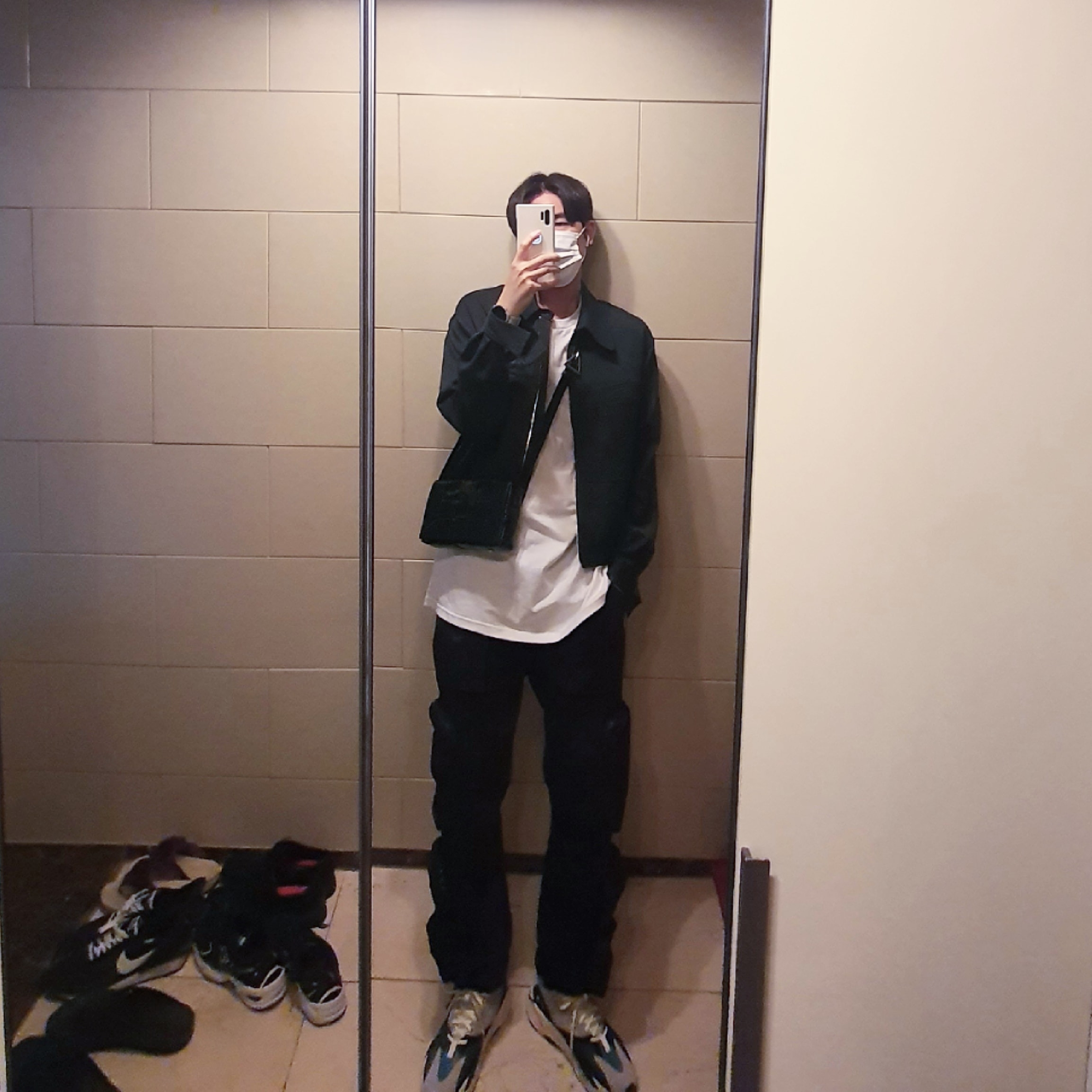 Adidas Yeezy Boost 700 Wave Runner Solid Grey 2017/2019 착용 스타일