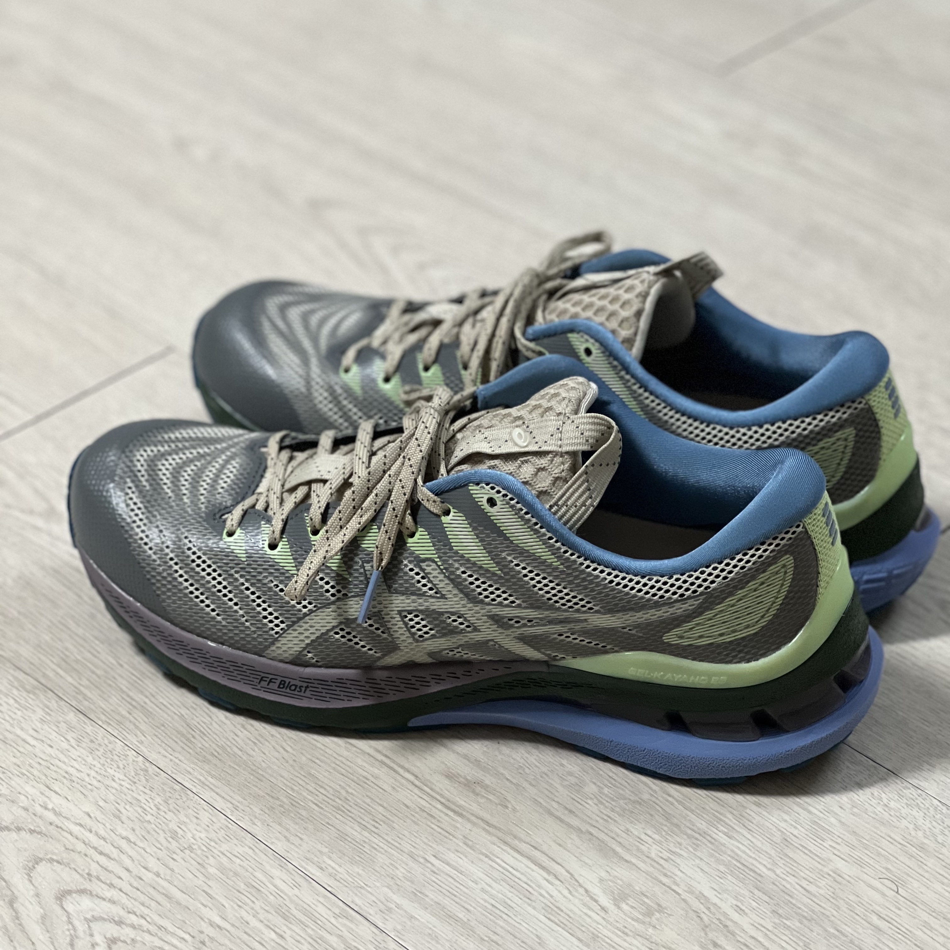 (W) Asics FN3-S Gel-Kayano 28 Gargoyle Fog 착용 스타일 - 1
