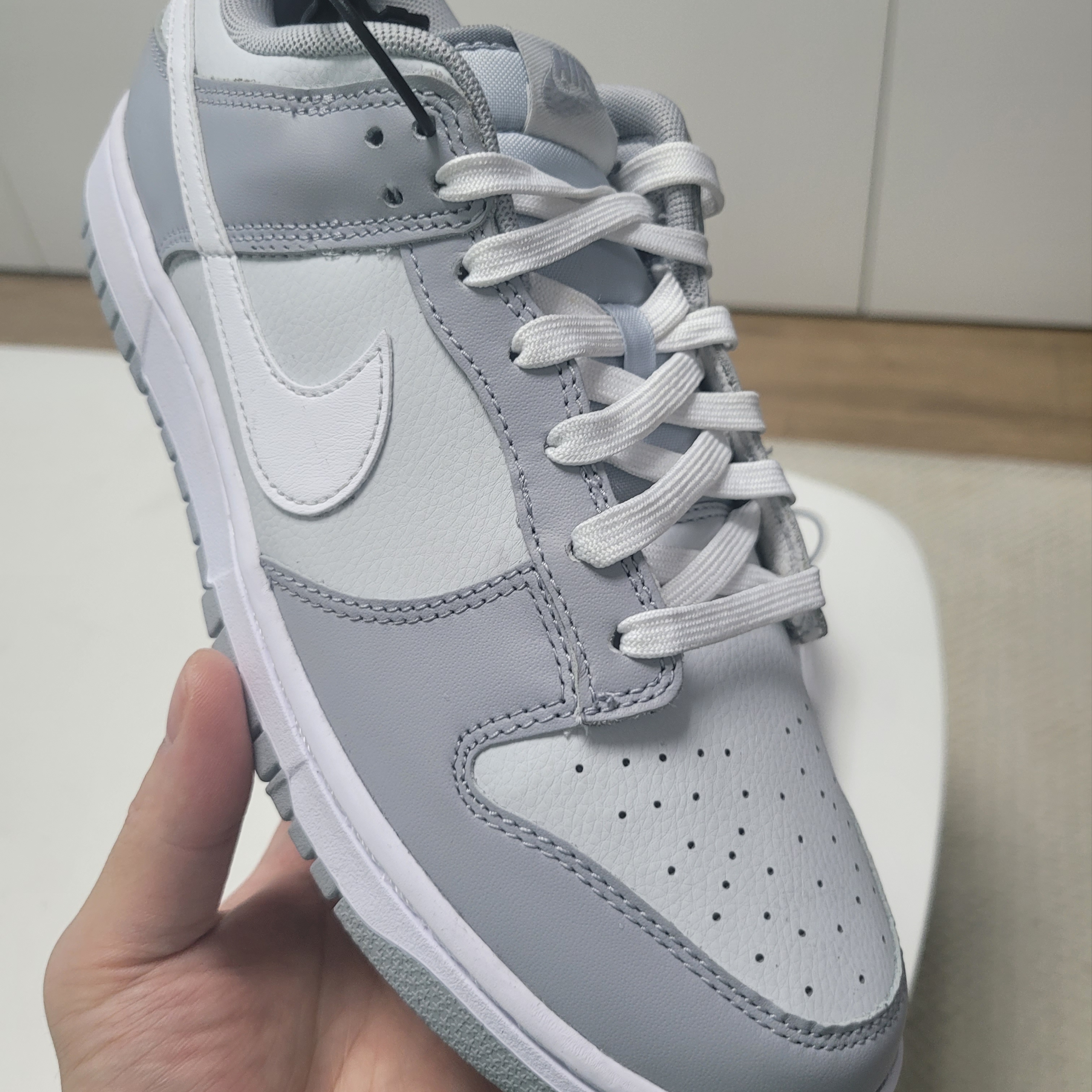 Nike Dunk Low Retro Wolf Grey 착용 스타일 - 1