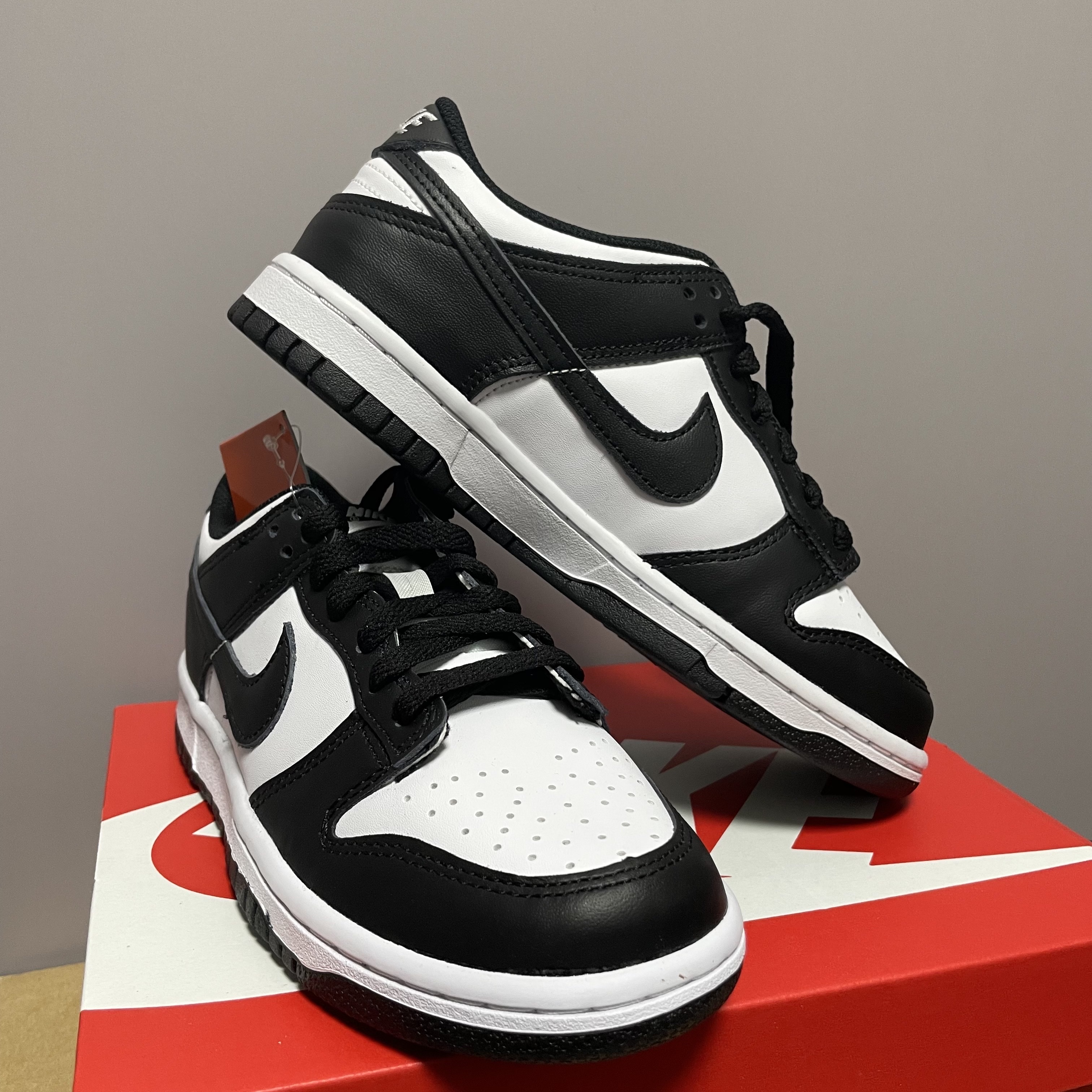 (GS) Nike Dunk Low Black 착용 스타일 - 1