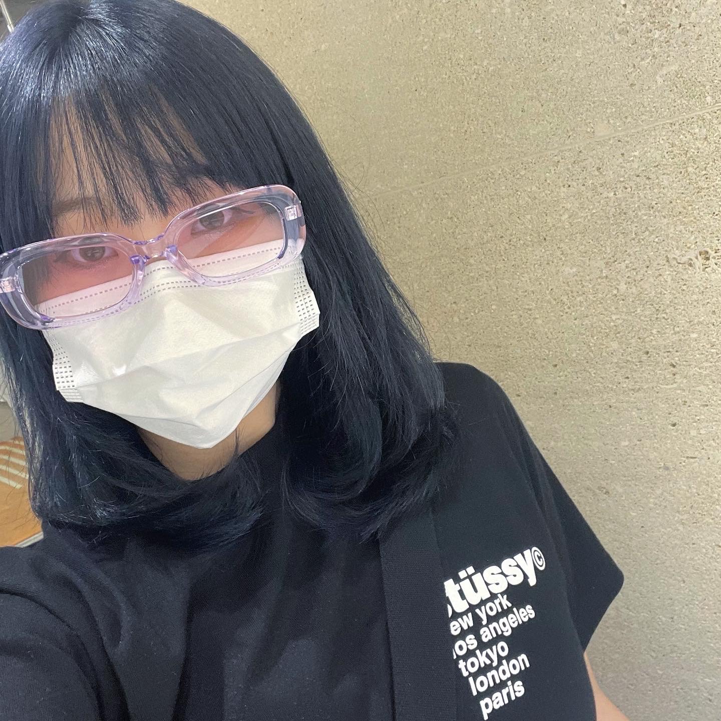 Stussy Strawberry T-Shirt Black 착용 스타일