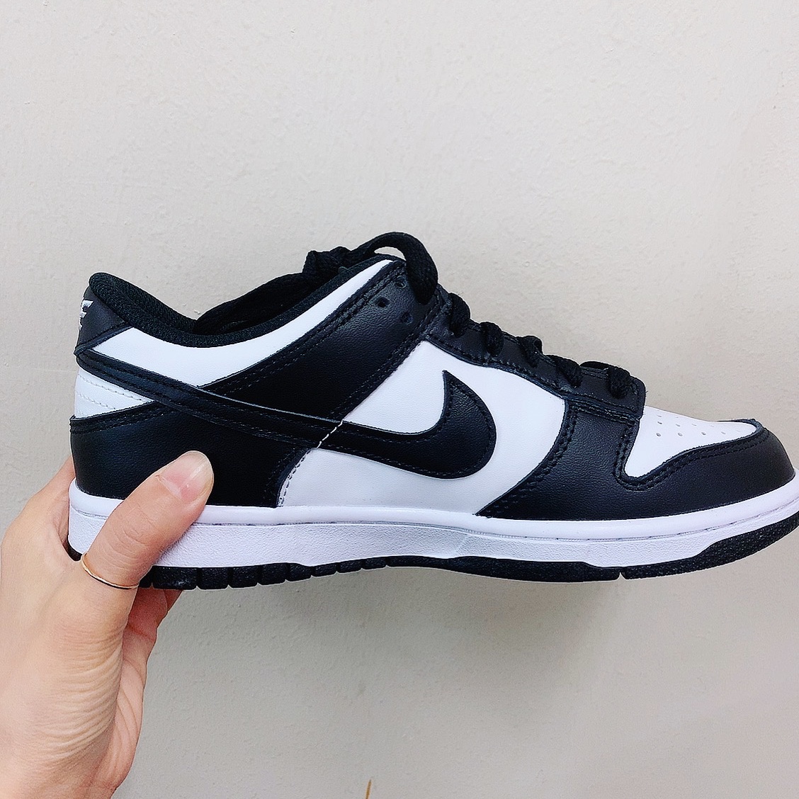 (GS) Nike Dunk Low Black 착용 스타일