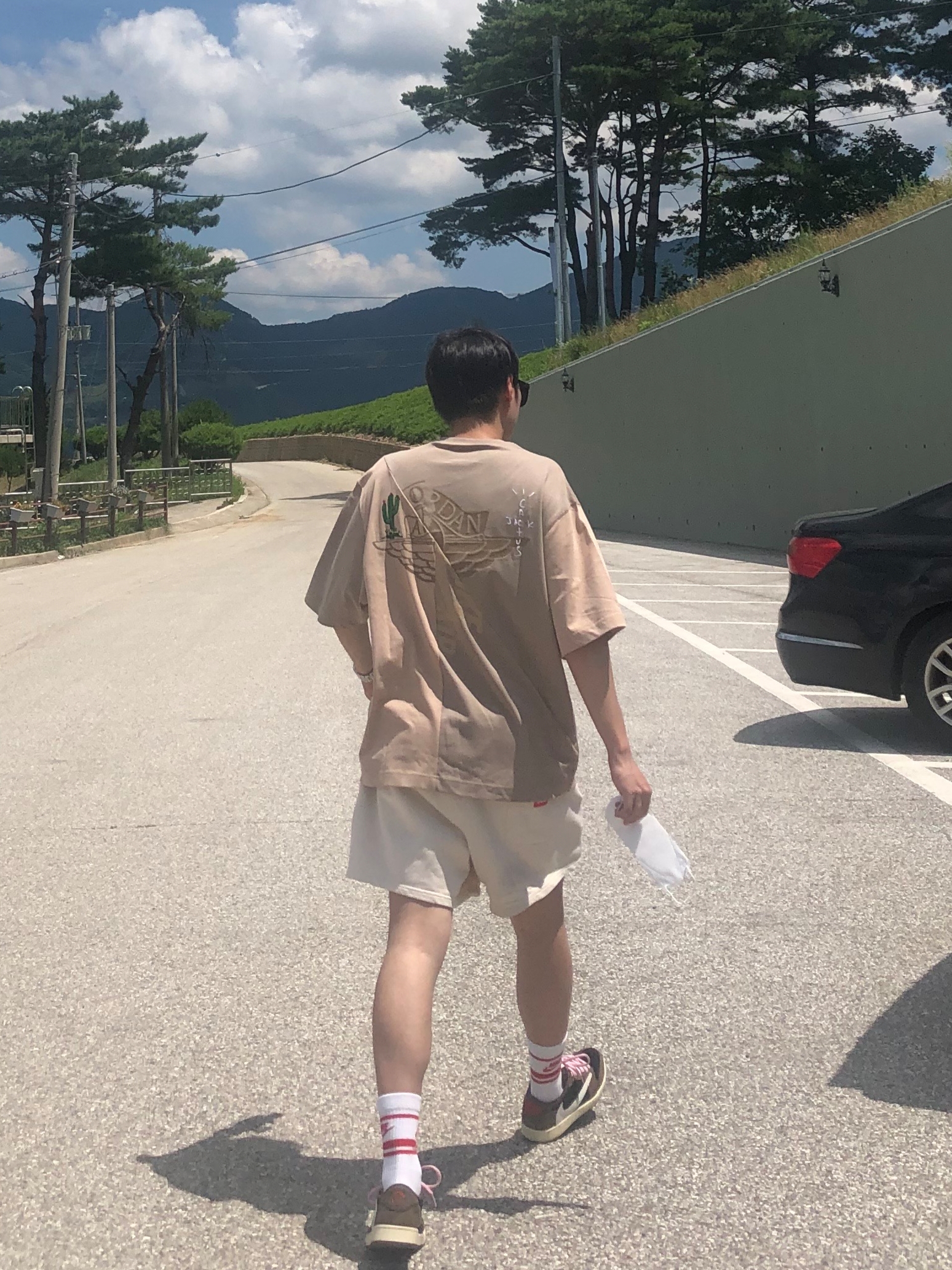 Jordan 1 x Travis Scott Retro Low OG SP Mocha, Jordan x Travis Scott S/S Top - Asia 착용 스타일