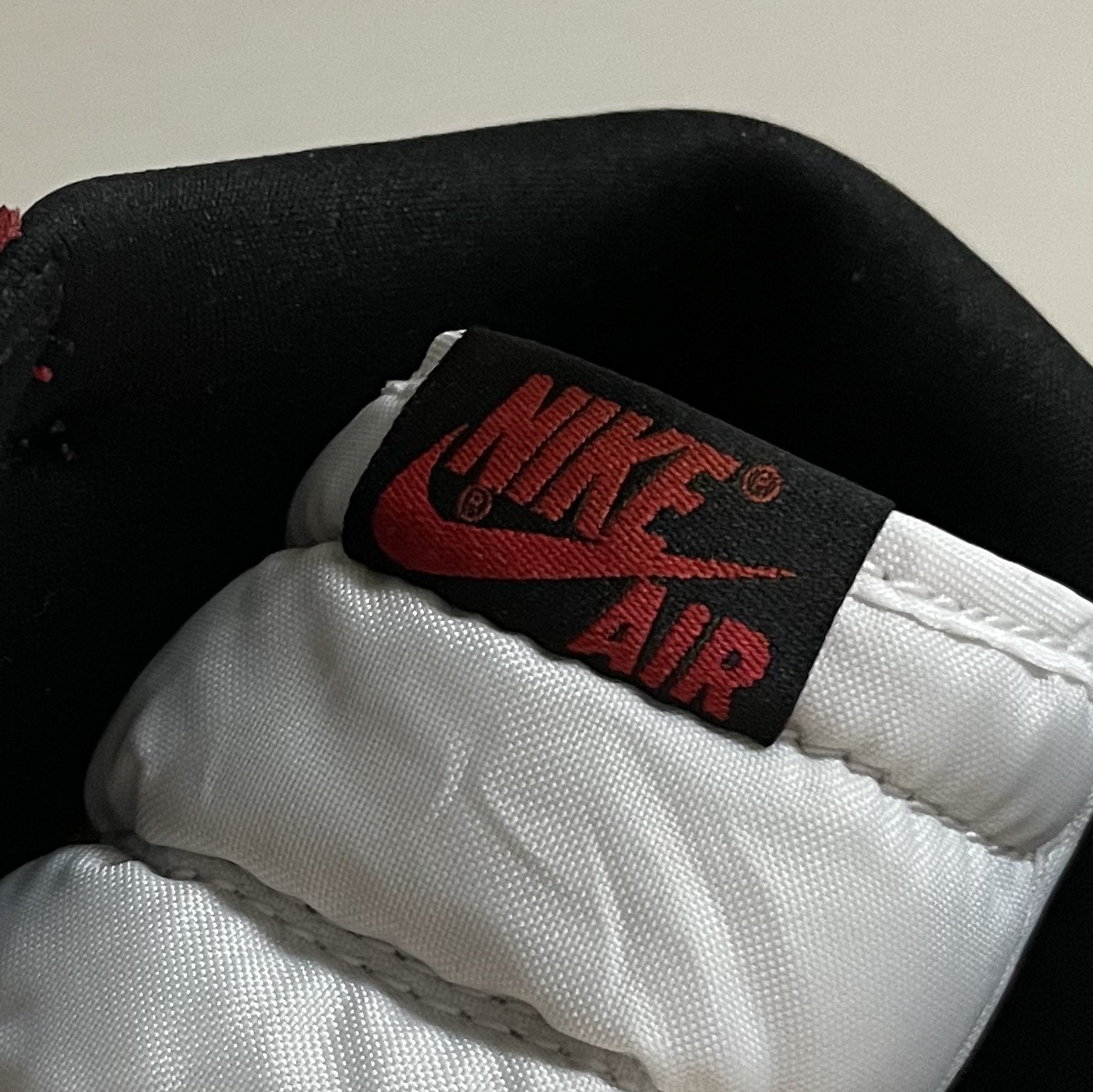 Jordan 1 Retro High OG Light Fusion Red 착용 스타일 - 4