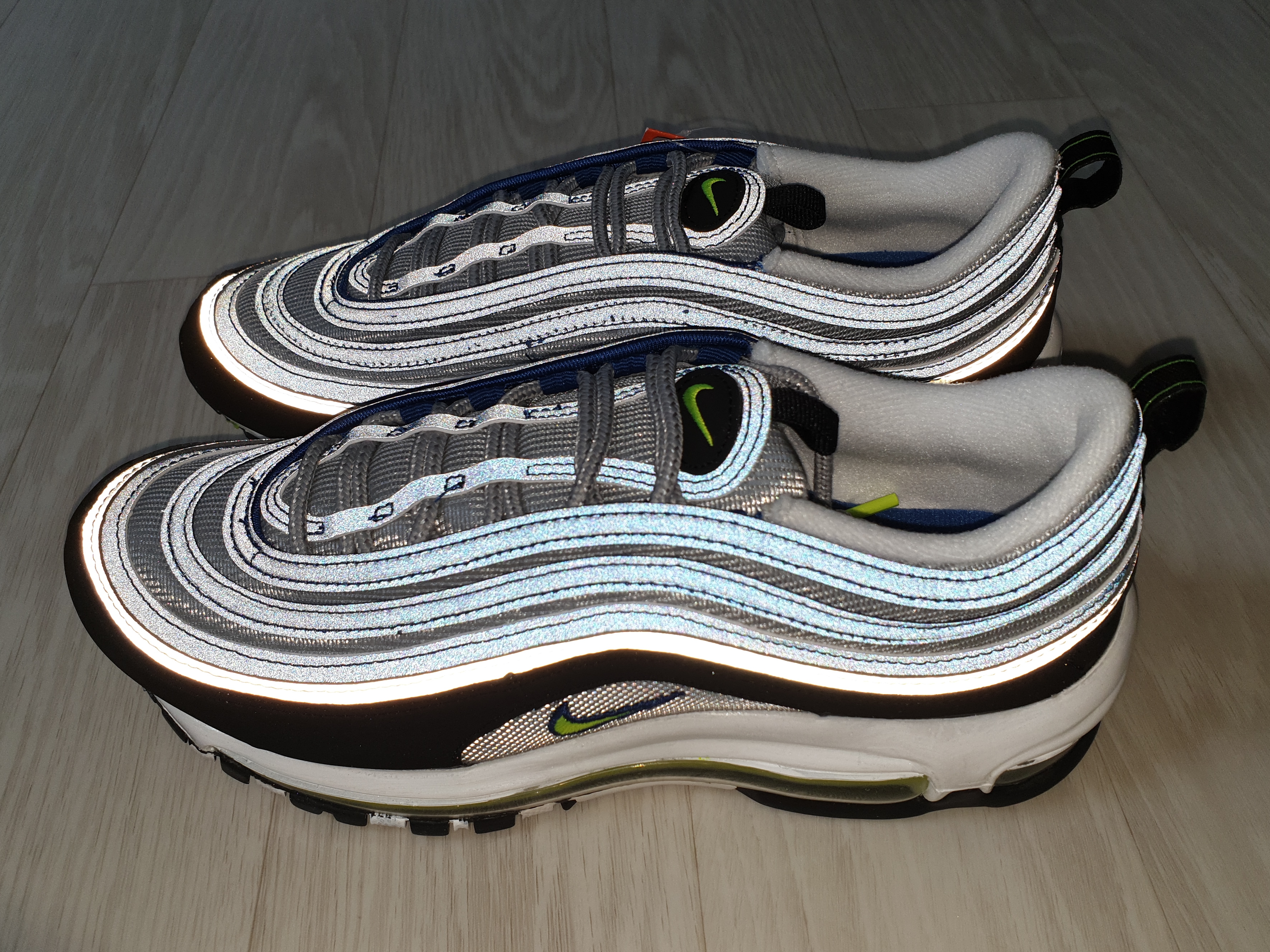 Nike Air Max 97 OG Atlantic Blue and Voltage Yellow 착용 스타일 - 1