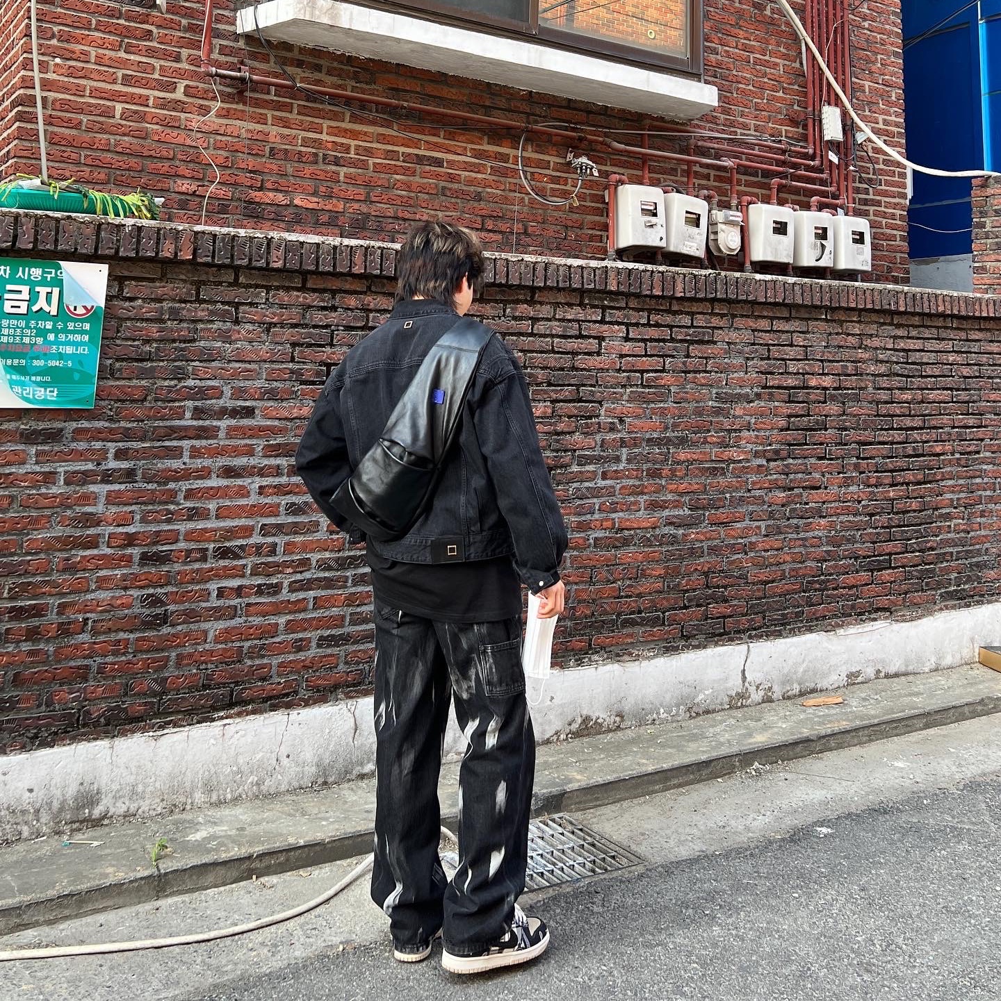 Nike x Travis Scott SB Dunk Low, Ader Error x Zara Leather Shoulder Bag with Knot Black 착용 스타일 - 1