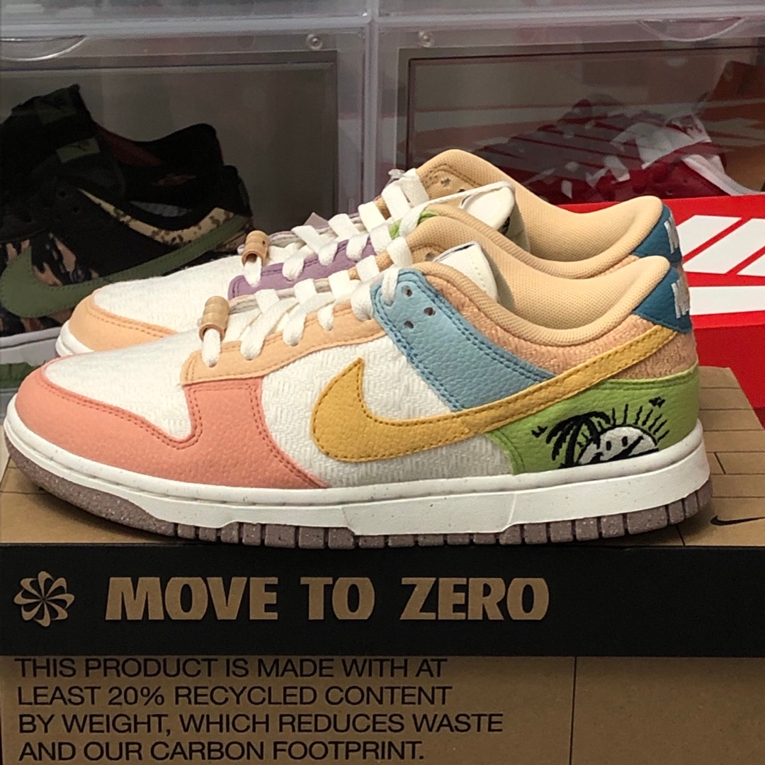 (W) Nike Dunk Low SE Sun Club Sanded Gold 착용 스타일 - 1