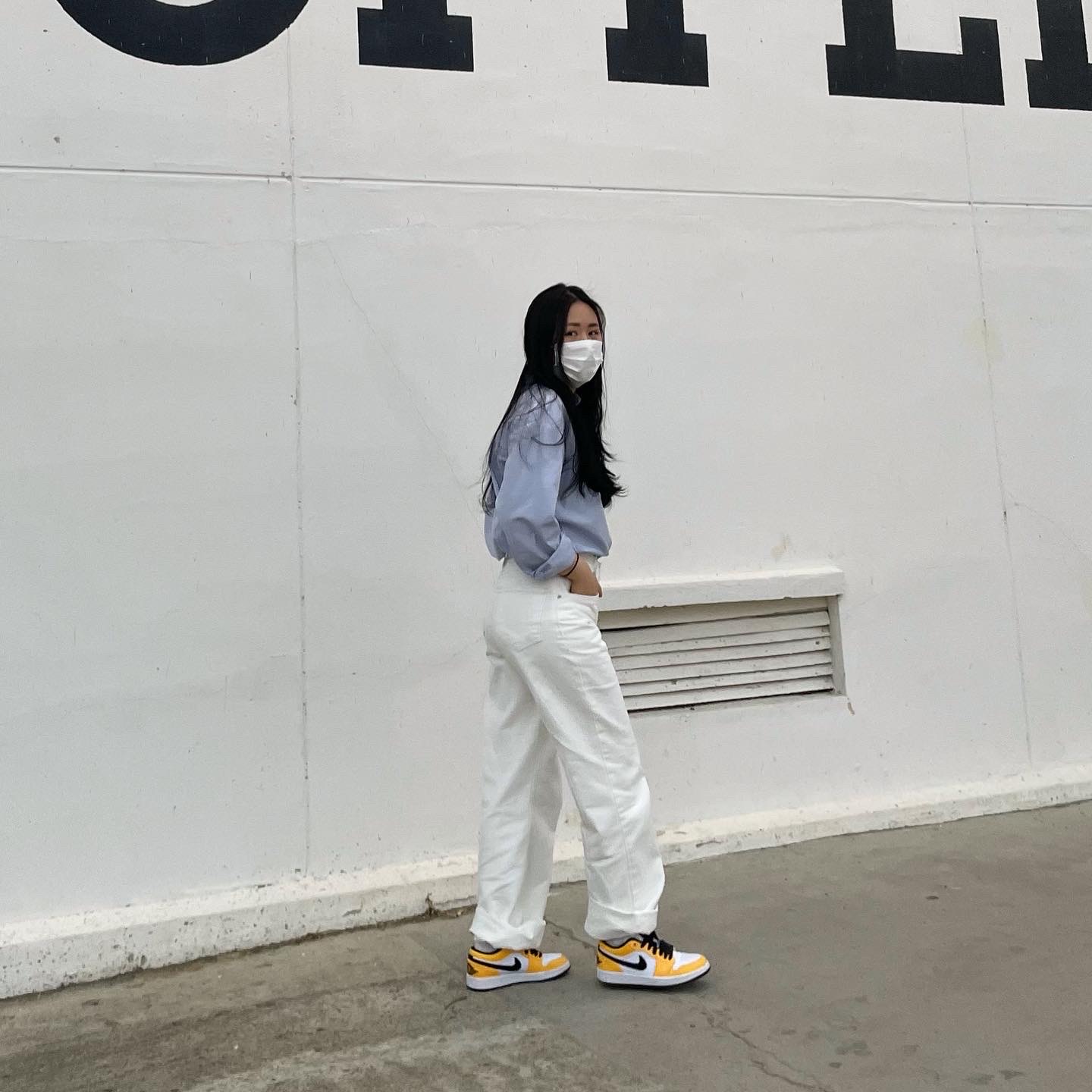 (W) Jordan 1 Low SE Laser Orange 착용 스타일 - 3