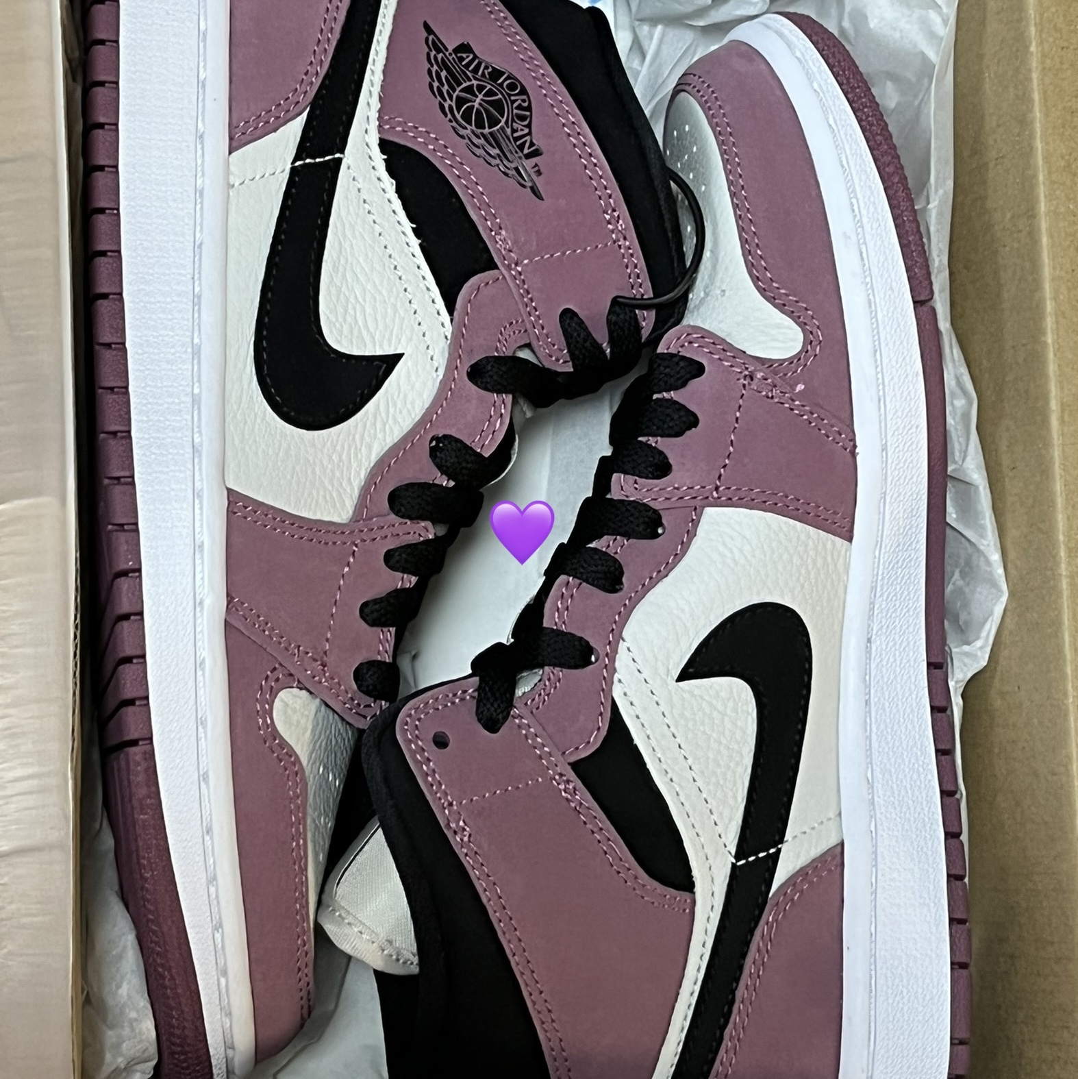 (W) Jordan 1 Mid SE Light Mulberry 착용 스타일 - 1