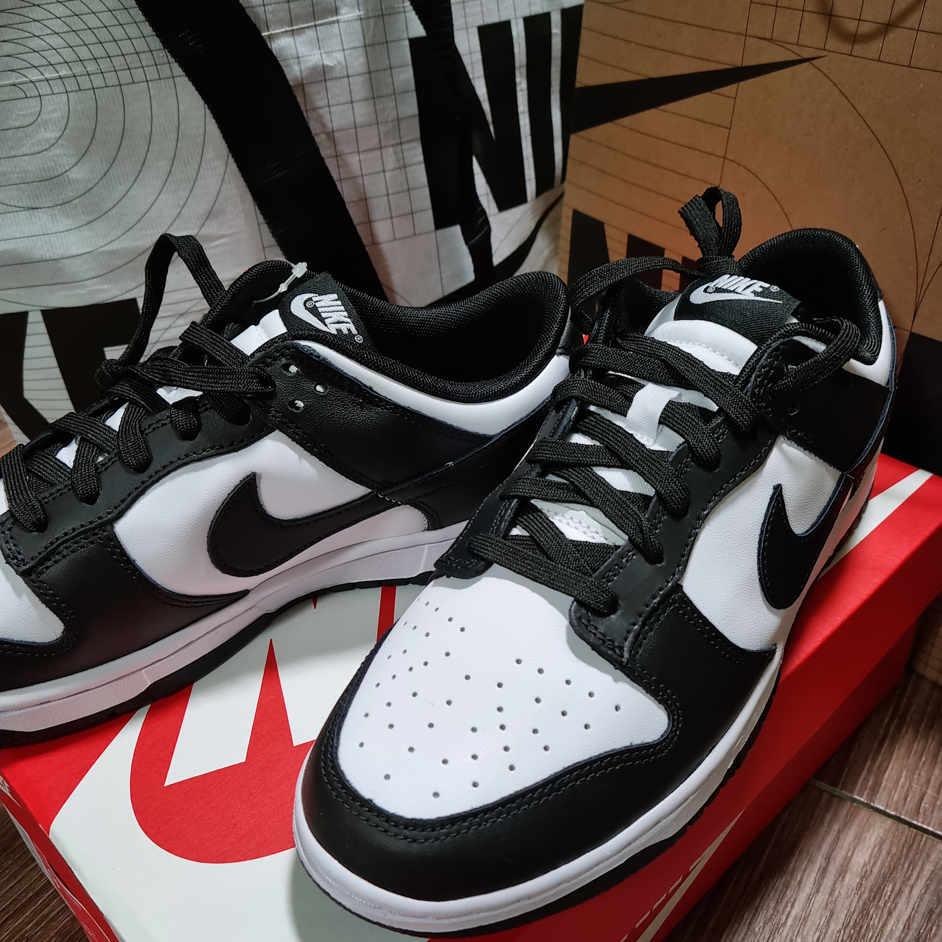Nike Dunk Low Retro Black 착용 스타일 - 2