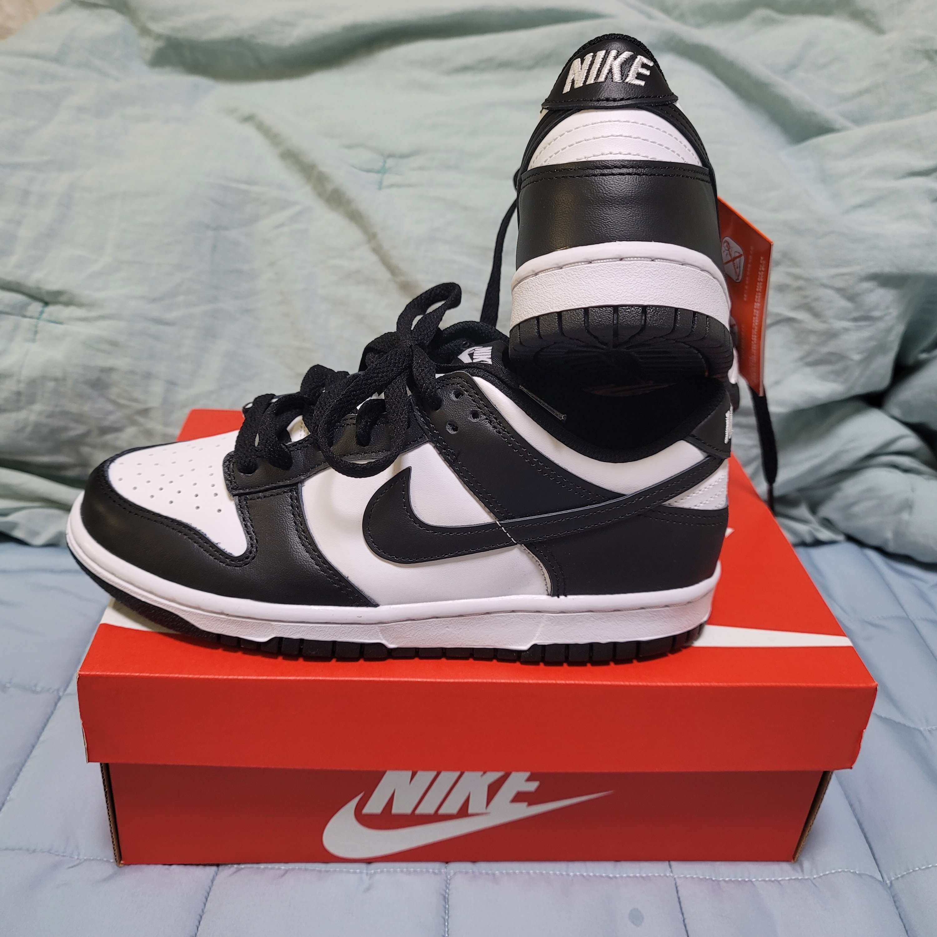 (GS) Nike Dunk Low Black 착용 스타일 - 1