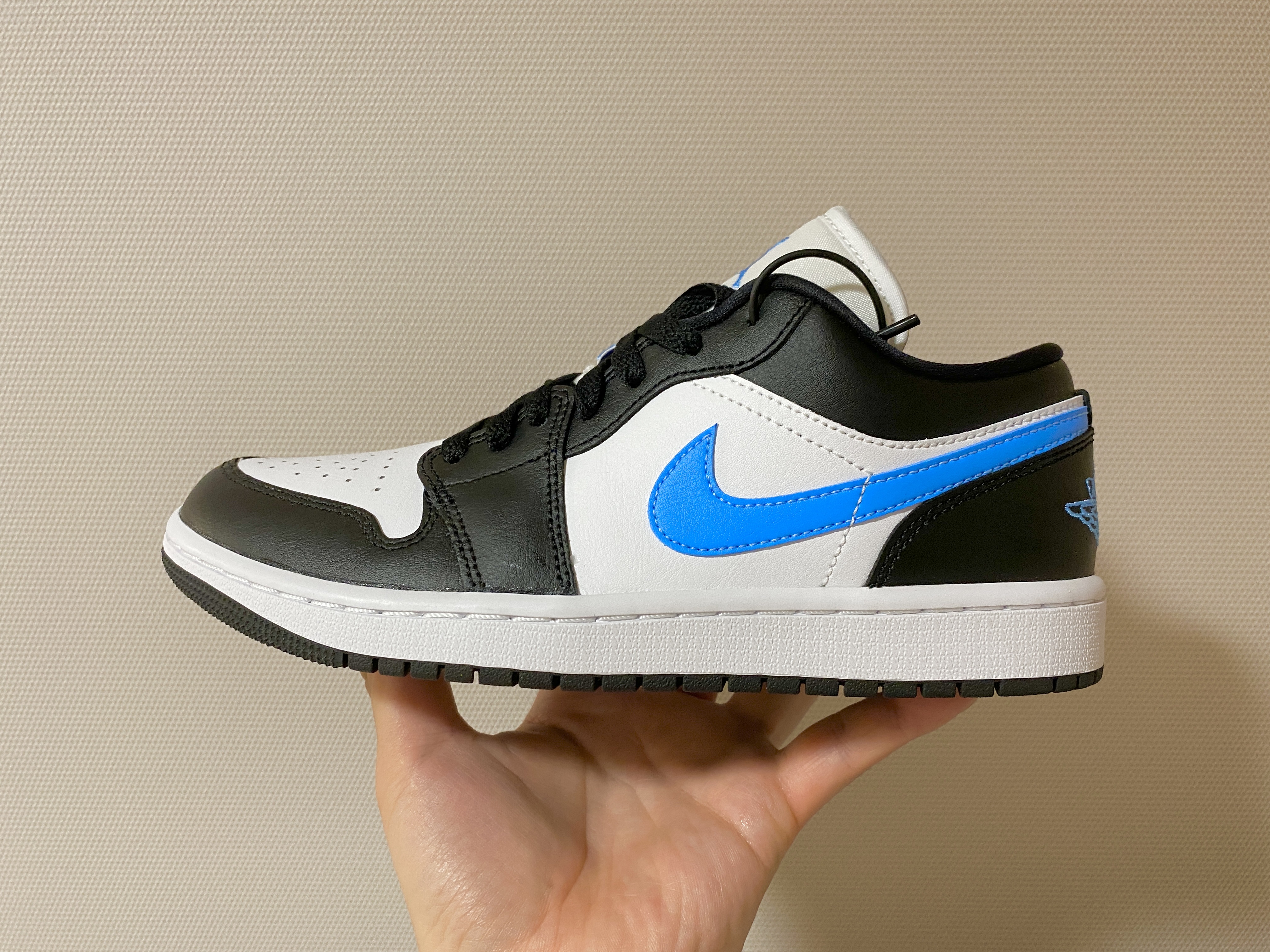 (W) Jordan 1 Low Black University Blue 착용 스타일 - 2