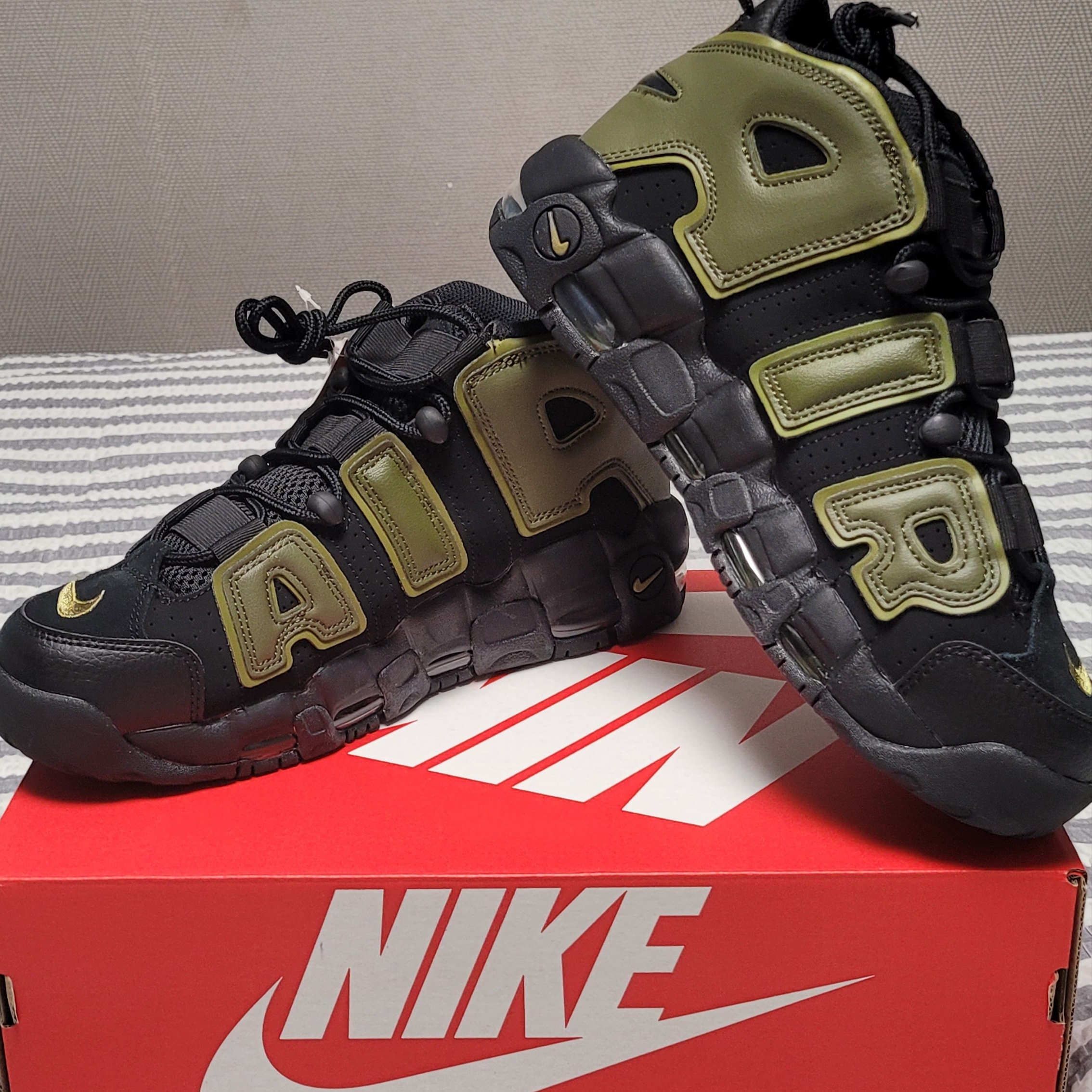 Nike Air More Uptempo 96 Rough Green 착용 스타일 - 2