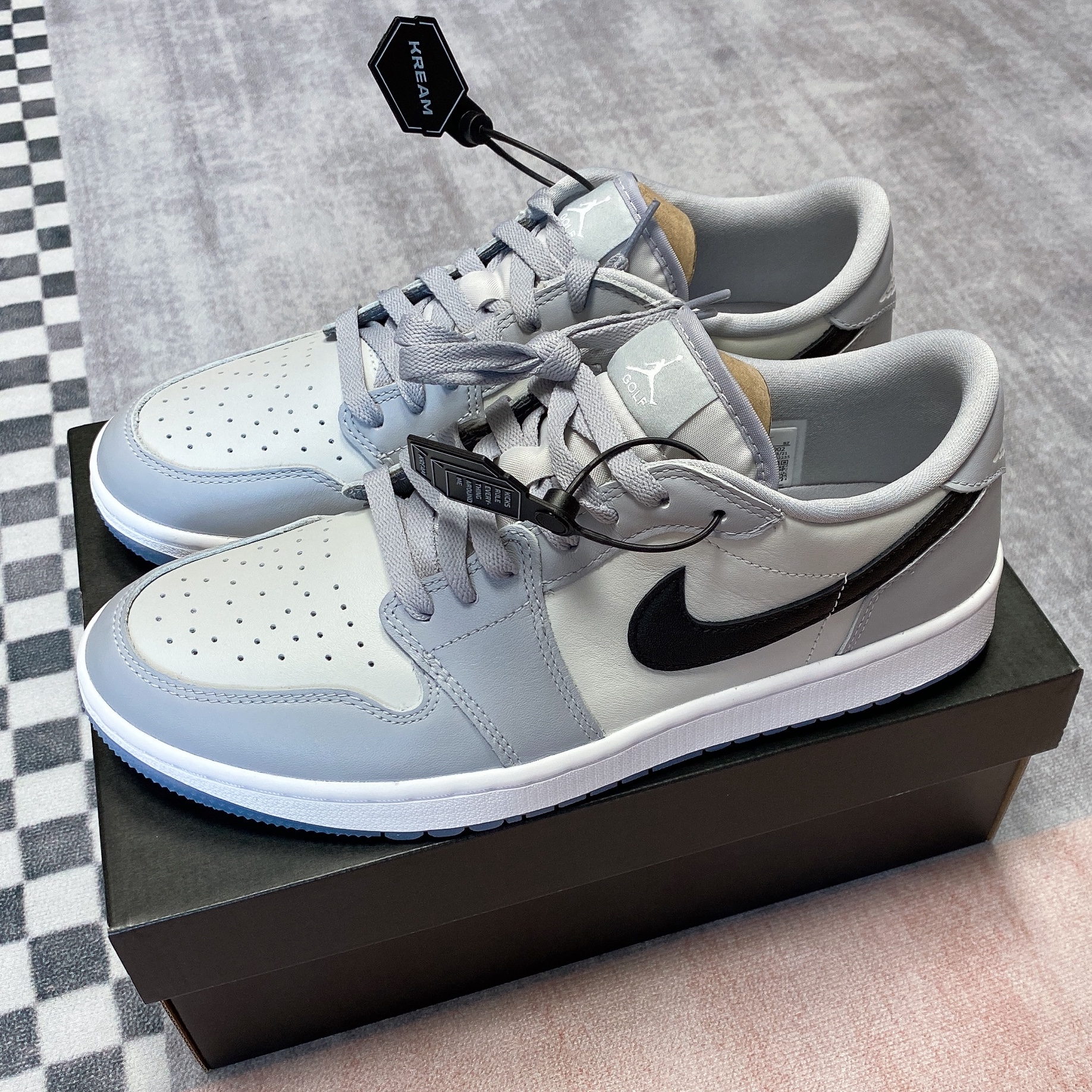 Jordan 1 Low Golf Wolf Grey 착용 스타일 - 1