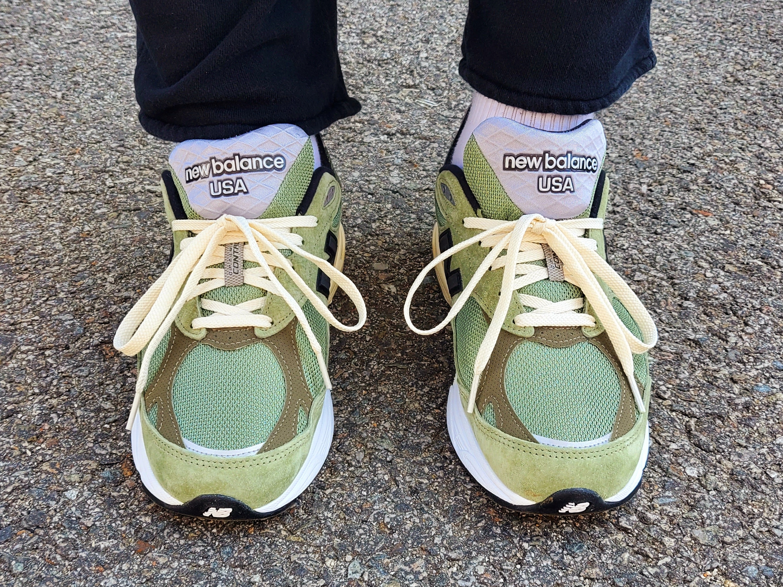 New Balance x JJJJound 990v3 Olive 착용 스타일 - 4