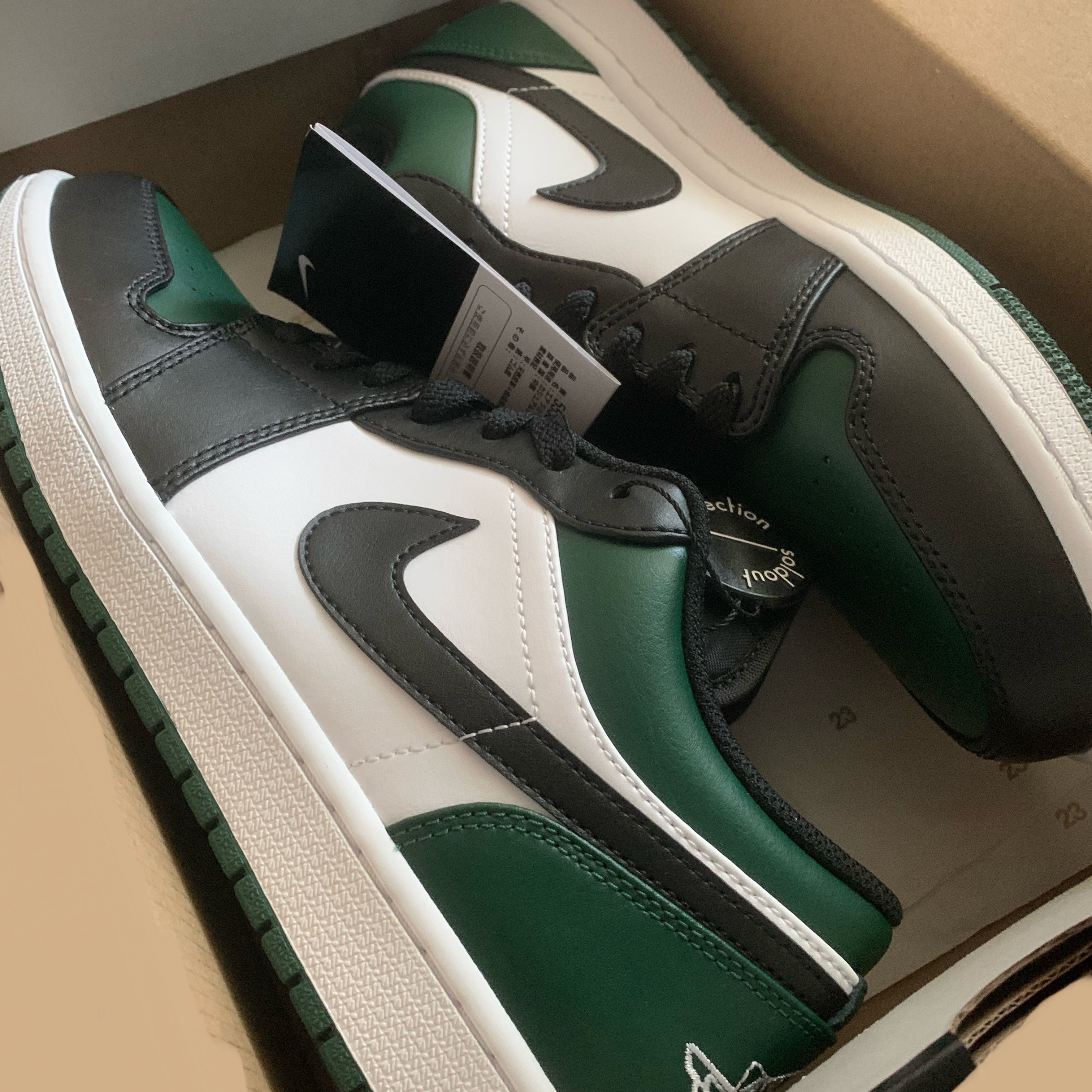 Jordan 1 Low Green Toe 착용 스타일
