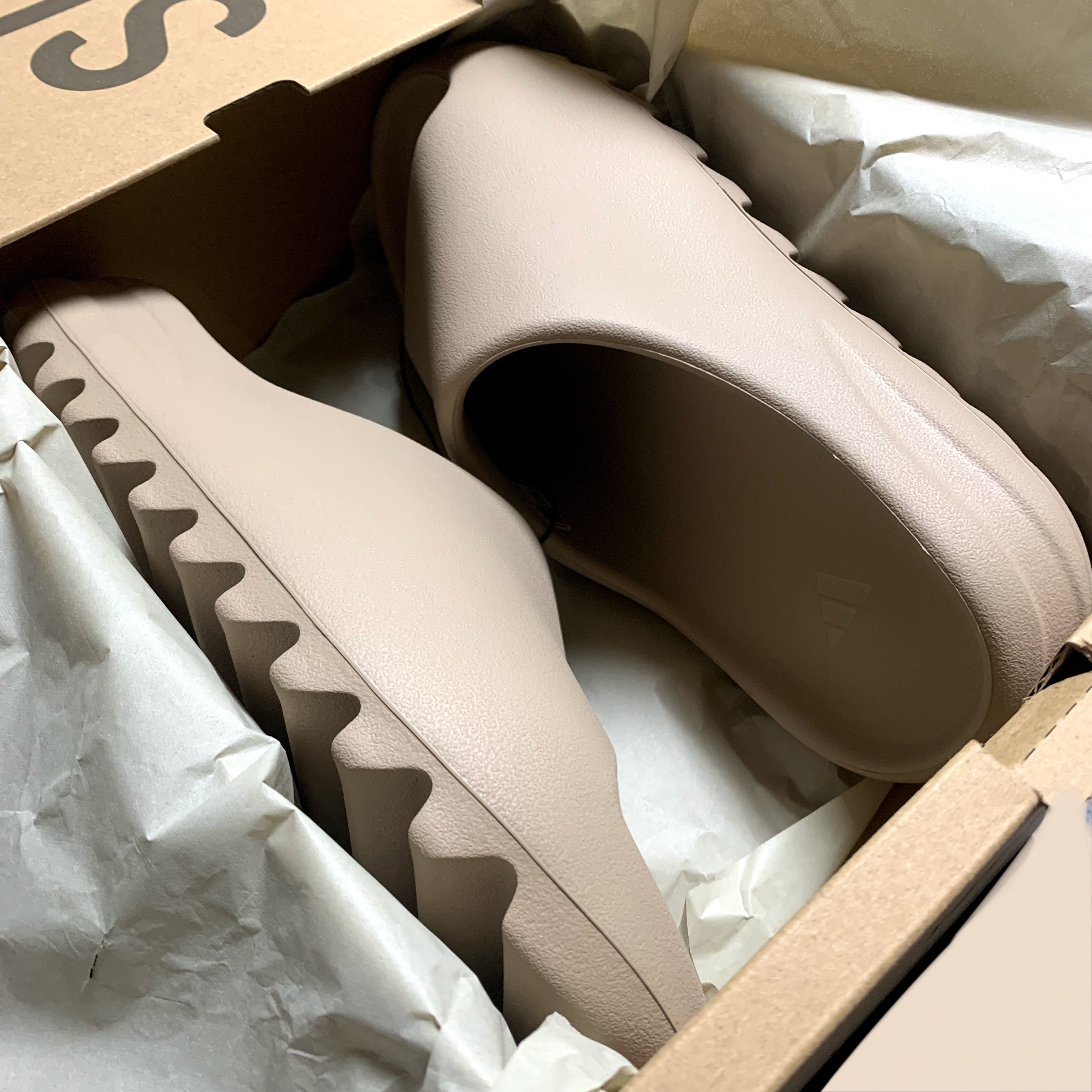 Adidas Yeezy Slide Pure - Re-Release Ver. 착용 스타일